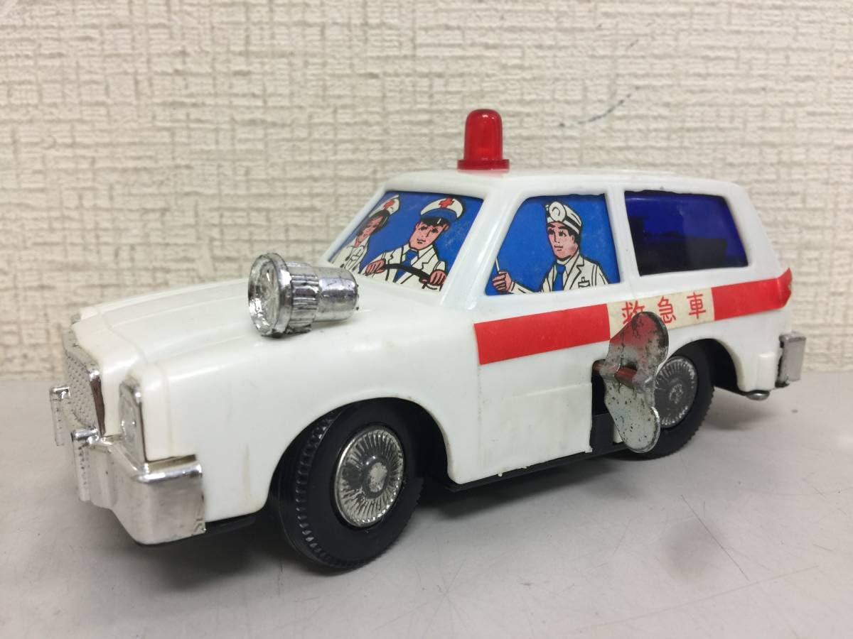 レア　ブリキのおもちゃ　救急車　ビンテージ ブリキの玩具 救急車 - メルカリ