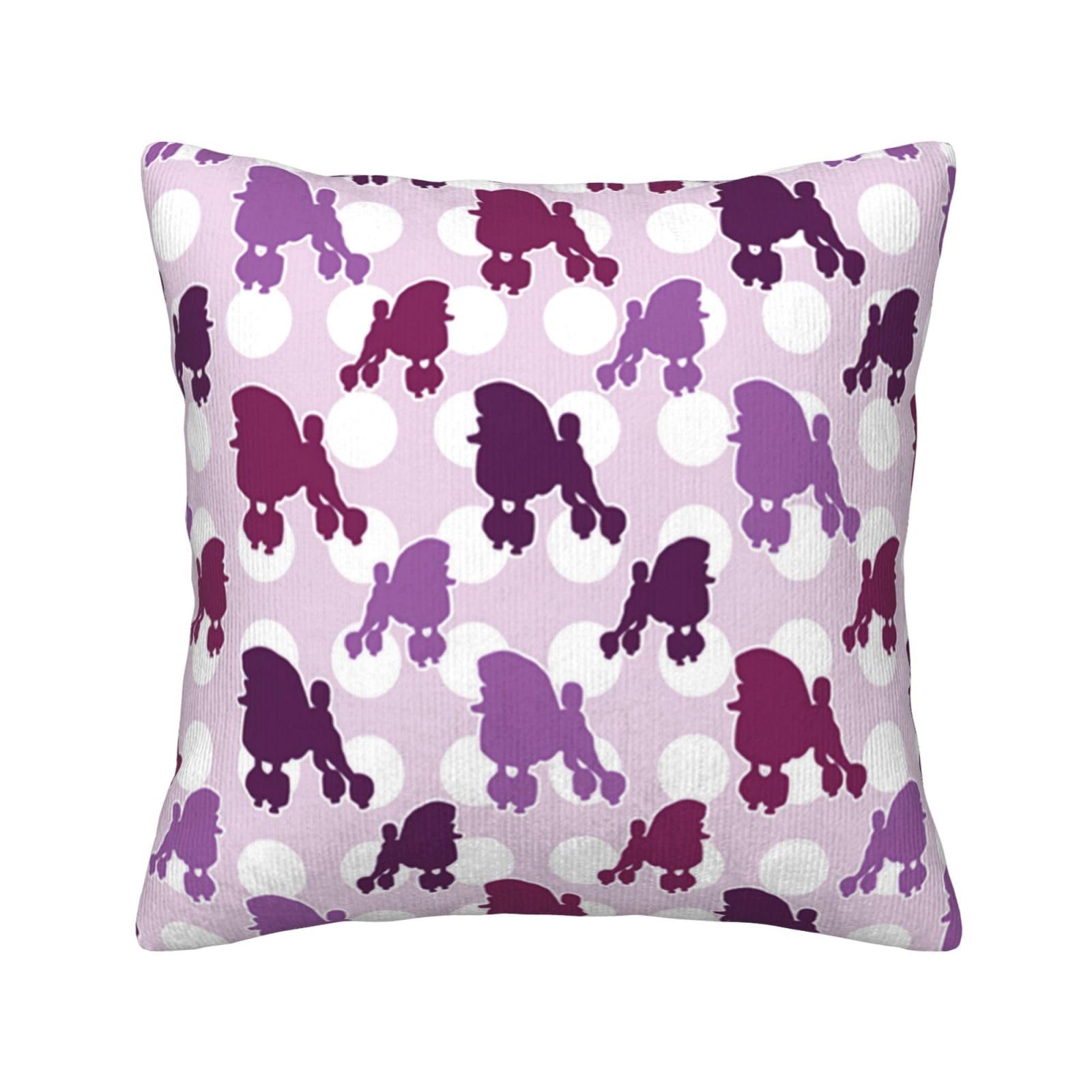 Coussin caniche rouge en velours pour un salon chaleureux