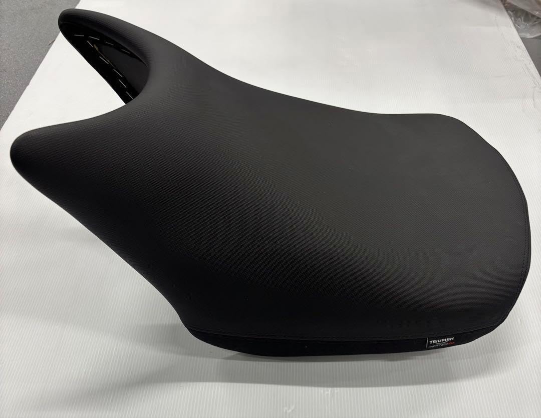 トライアンフ　タイガー1200エクスプローラーXCA シート　ヒーター　最終値下 トライアンフ タイガー1200エクスプローラーXCA シート ヒーター 最終