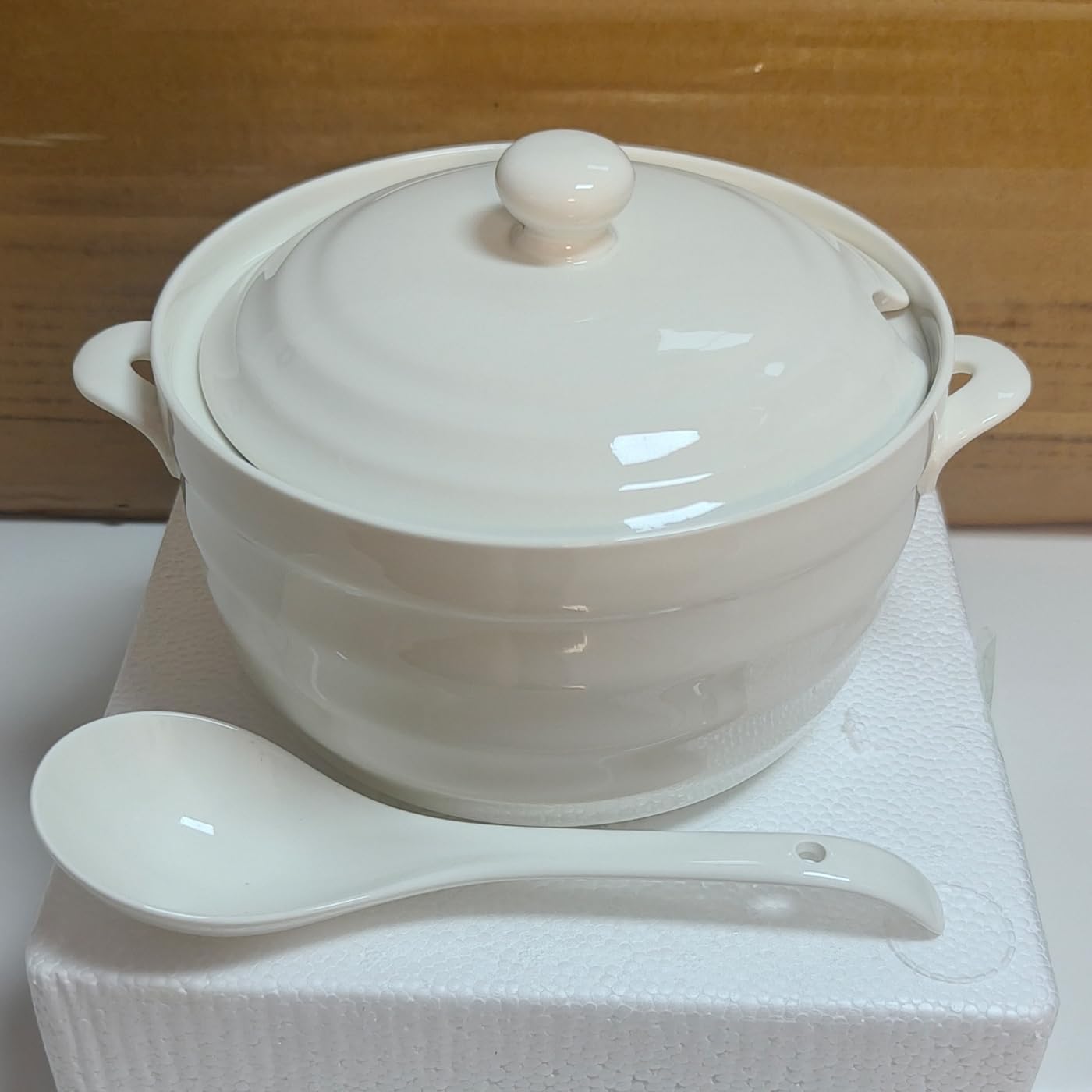 Porcelain Soup Tureen with Lid and Ladle Set, 2.2 Liter Large Porcelain Soup Serving Bowl with Handles, Microwave & Dishwasher & Oven safe