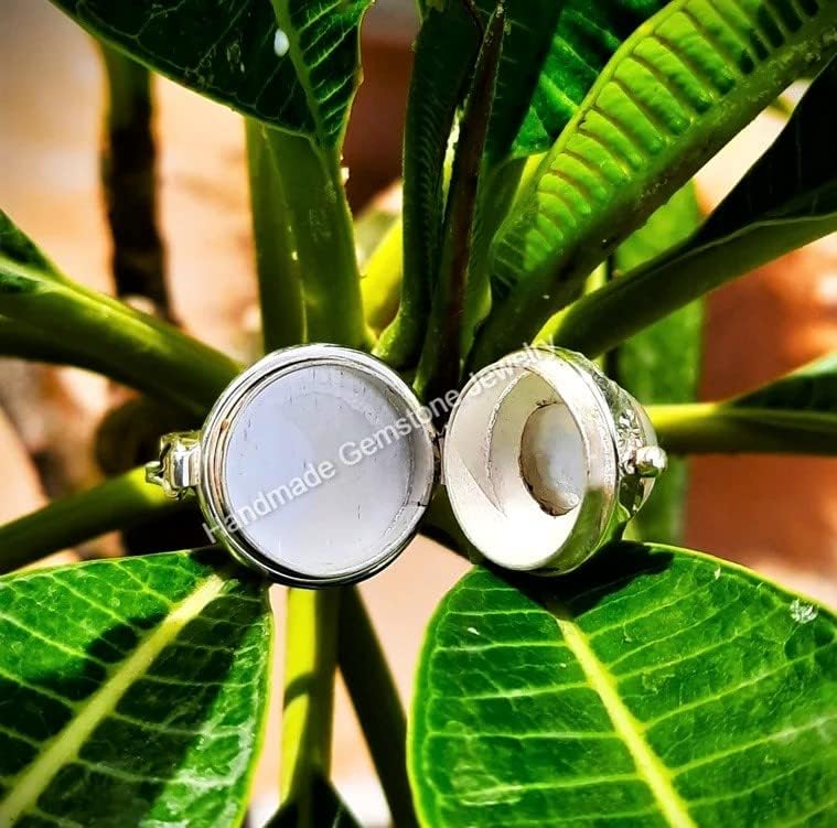 Natural Rainbow Moonstone Ring, Poison Box Ring, Oval ~ Gemstone Ring, Moonstone Jewelry, June Birthstone Ring, Openable Poison Ring, Poison Ring, Locket Ring, Blue Flash Ring, Artisan design Ring