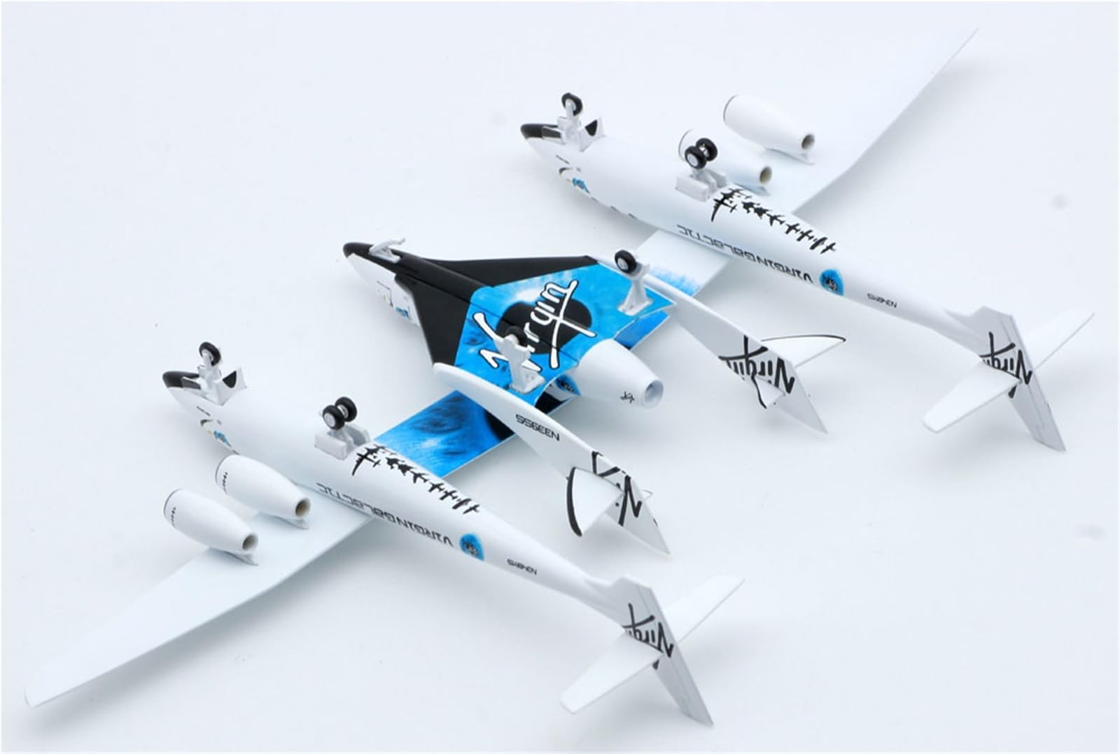 Model redukcyjny samolotu 19CM 1/200 Skala Bardzo Szczegółowy Model Samolotu Pasażerskiego Dla Statku Kosmicznego Virgin Galactic N348MS Model Samolotu Model lotniczy Replika samolotu