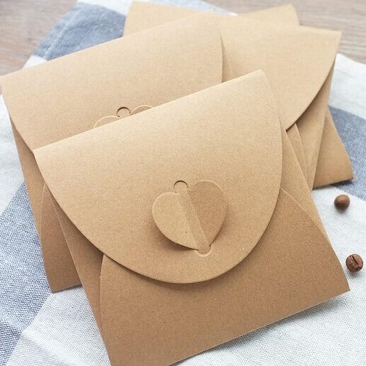 CD Dvd Sleeves Envelopes Dust Isolation and Protection 50pcs Kraft Paper with Heart Button for Home and Cinema Storage