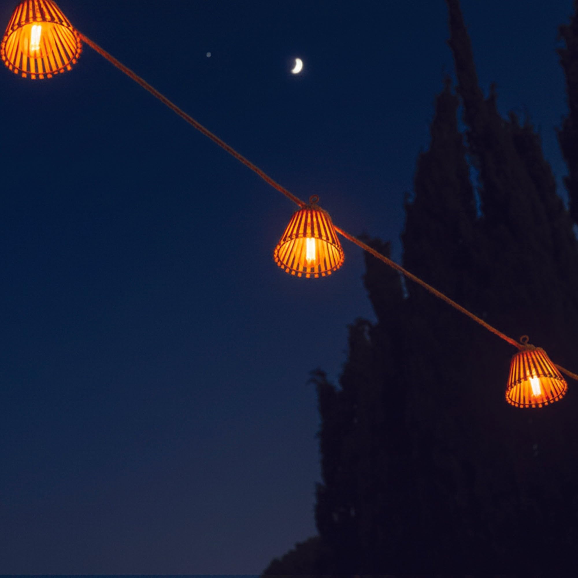 Zewnętrzny łańcuch świetlny 10 naturalnych abażurów z bambusa NATURA LIGHT HYBRID LED, ciepła biel, 8 m solarna i sieciowa