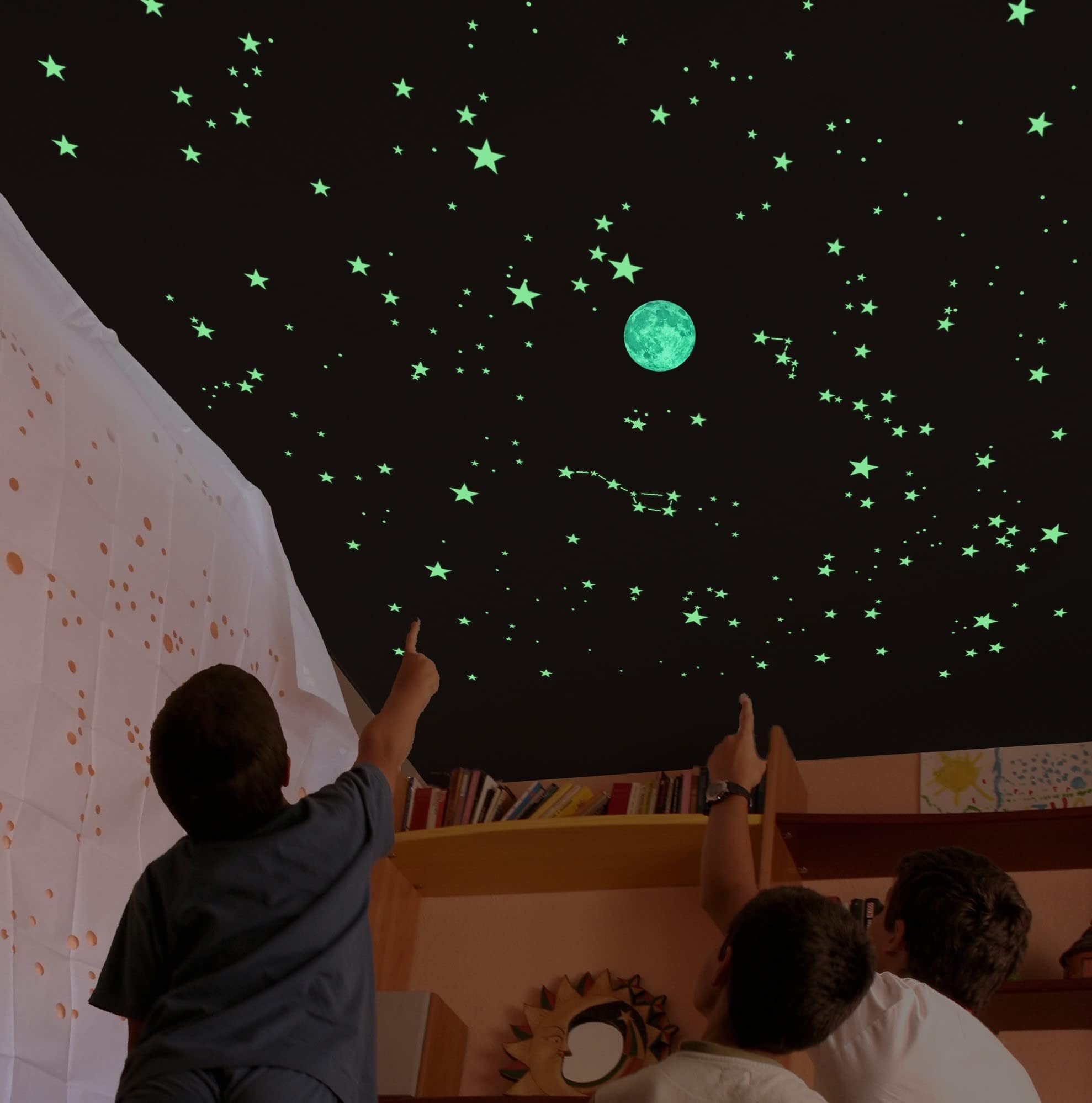 Kit of 270 fluorescent STARS + STENCIL of 2 m². EXACT REPRODUCTION OF THE SKY +2 MAPs with indications. Astronomy on ceiling or wall. Phosphorescent stickers. Glow in the dark stars