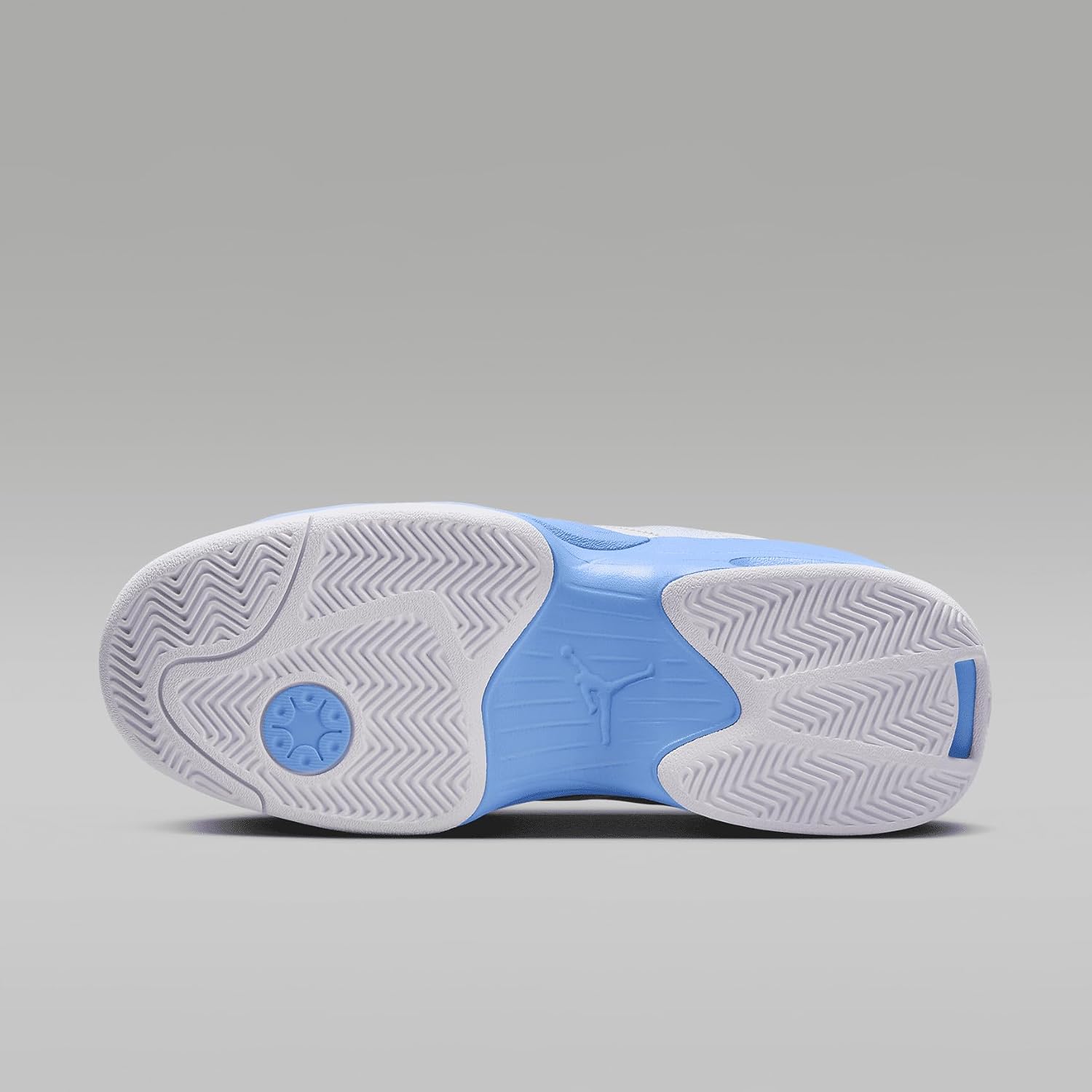 Jordan Max Aura 6 Women's Shoes (FQ7943-100, White/University Blue/White) Size 6