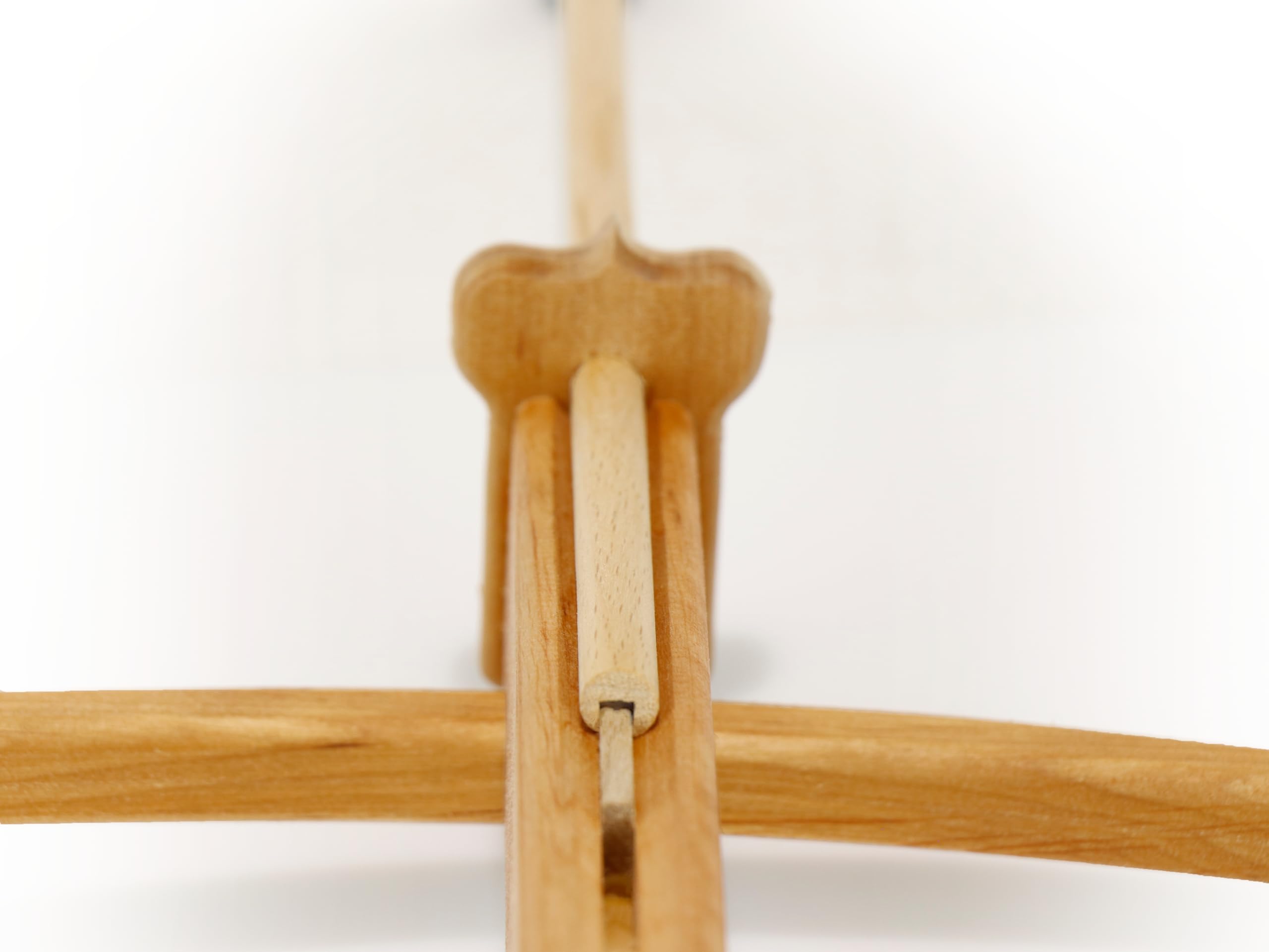 BestSaller 1242 Arbalète pour enfants en bois d'aulne huilé + 3 carreaux d'arbalète avec ventouse 1246 (4 pièces)