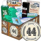 OSTPRODUKTE im GESCHENK SET: Nautik Seife, Kondom JP, Badusan, Held der Arbeit Duschbad, Ampelmann Badeschwamm, Florena Creme, Elka Dent. Inkl. Geschenkverpackung. Die Beauty Geschenkidee für alle Ostalgiker. 24h LIEFEERUNG - Bestellungen werden werktags innerhalb von max. 24h in den DHL-Versand gegeben