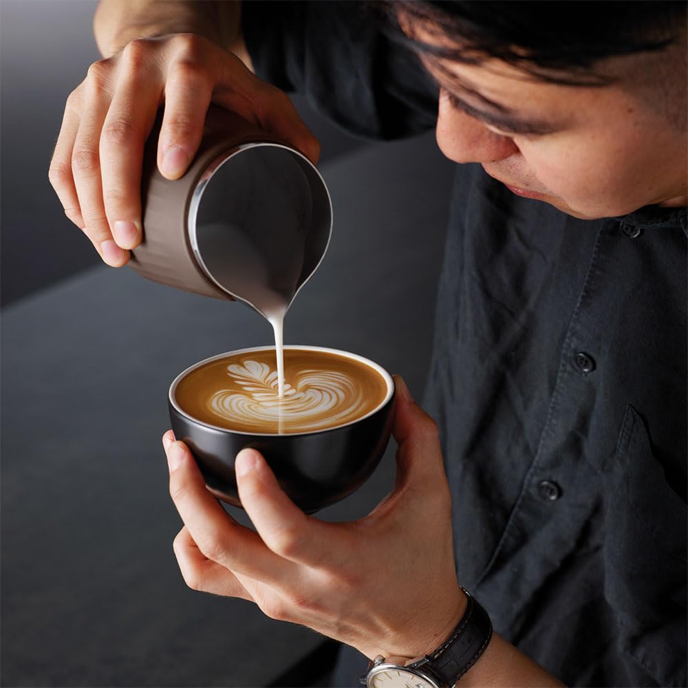 Sage - Pro Control Jug - 420ml Griffloses Milchkännchen, Ausguss für Latte Art, Abnehmbarer Hitzebeständiger Silikonmantel, Neigbarer Öffnung - Edelstahl