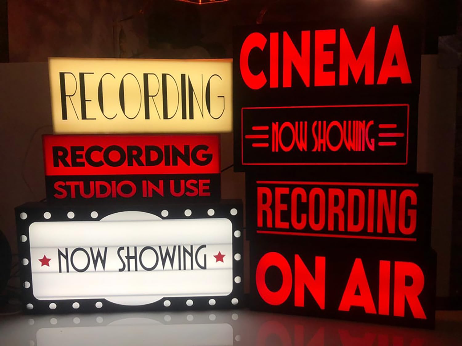 Arcade RGB LED Neon Lightbox mit Fernbedienung Wand montierbar Pulsierende Studio Warnschild Beleuchtete Lichter Schild für Kino Cafés Home Unternehmen Schreibtisch Wanddekoration USB Powered