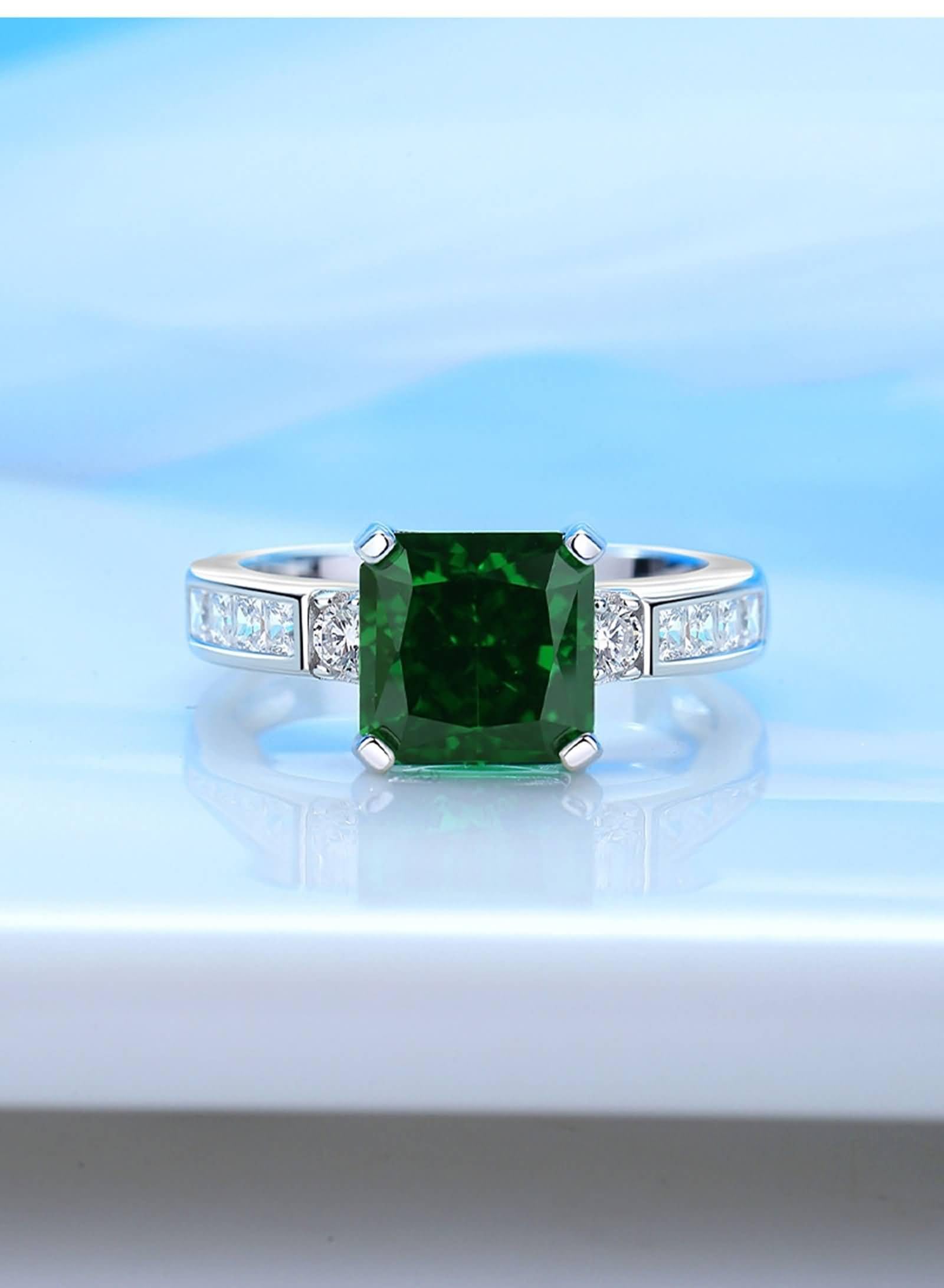 Eheringe Vintage, Vintage Ring mit 8 X 8 mm Quadratischem, Im Labor Hergestelltem Smaragd und Moissanit Silber 9K Weißgold Größe 49 (15.6)