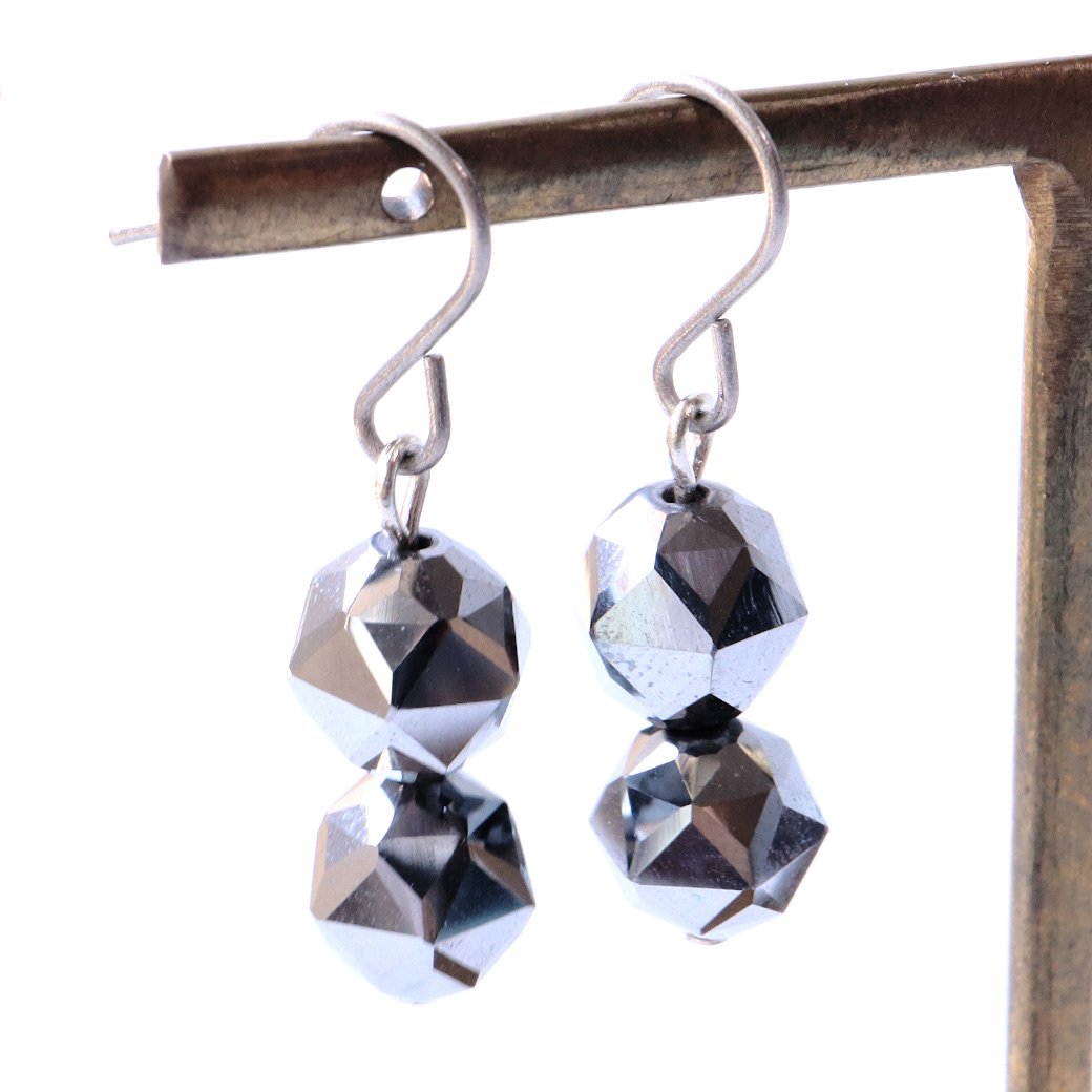 [GOLD STONE] テラヘルツ鉱石 健康ピアス 両耳用 フック部分はチタン製 スターカット 8mm玉 使用