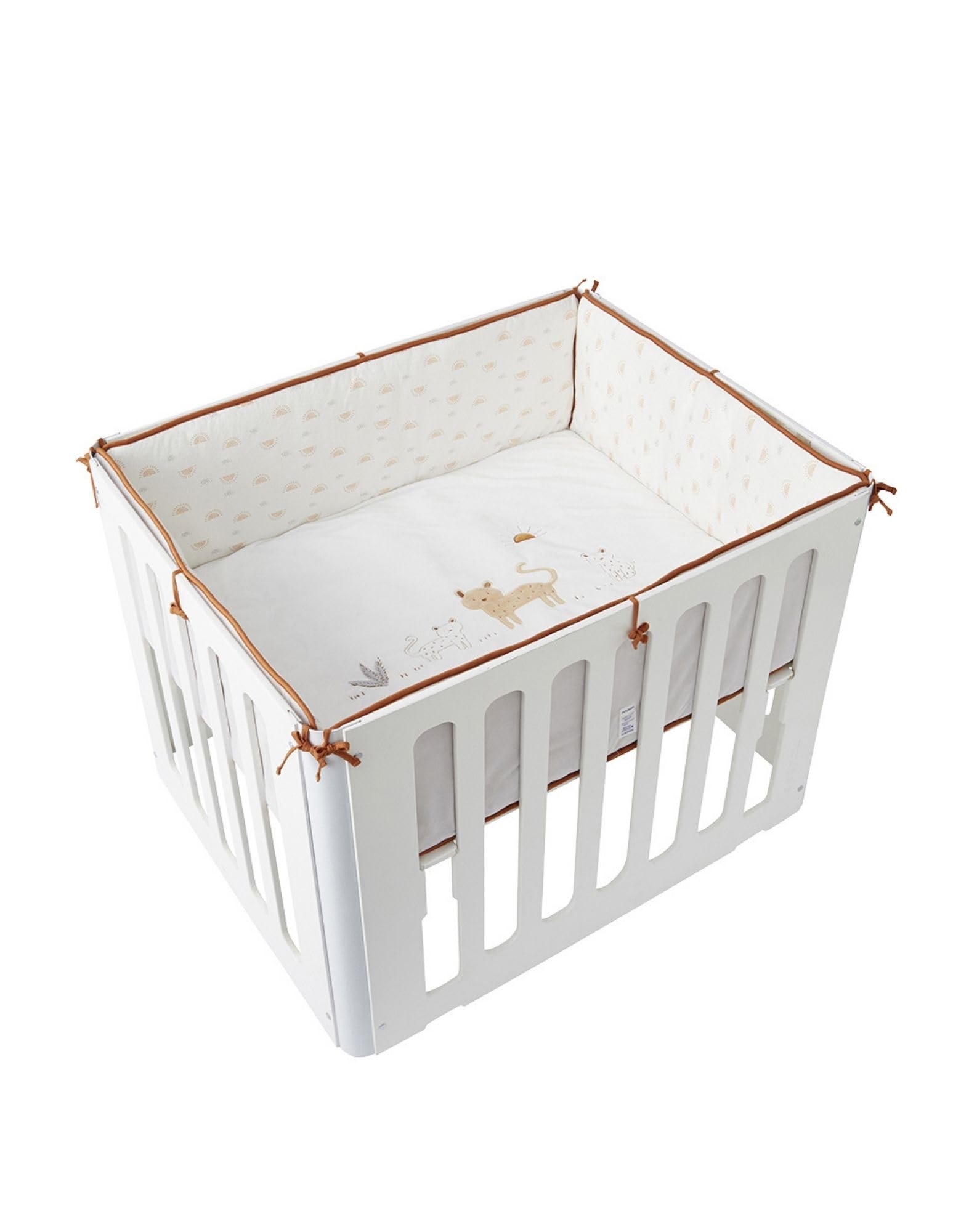 Noukie's – Tapis de Parc 75 X 95 cm Ecru – Tapis de Jeu et de Repos pour Bébé – Confort Doux et Résistant – Broderie Babou & Kendi Lion – Accessoire Chambre Bébé