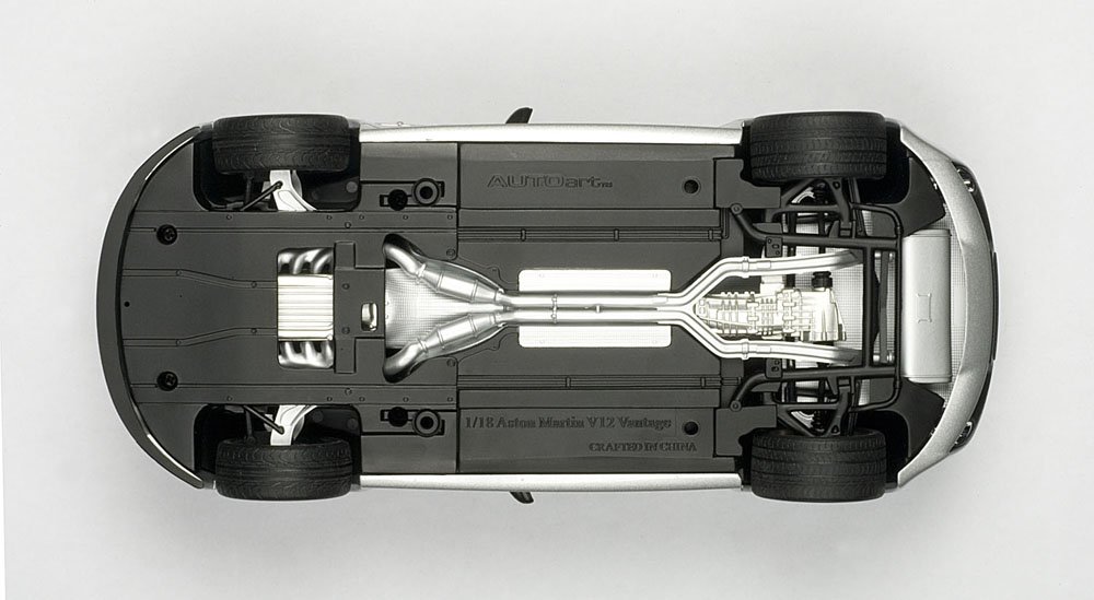 Amazon.co.jp: AUTOart 1/18 アストンマーチン V12 ヴァンテージ 10