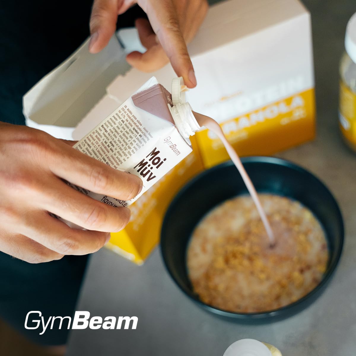 GymBeam Milkshake Proteico MoiMüv 18 x 250 ml, Bevanda Pronta da Bere con 25g di Proteine, A Basso Contenuto di Grassi e Lattosio, Senza Dolcificanti Artificiali e Glutine (Chocolate)