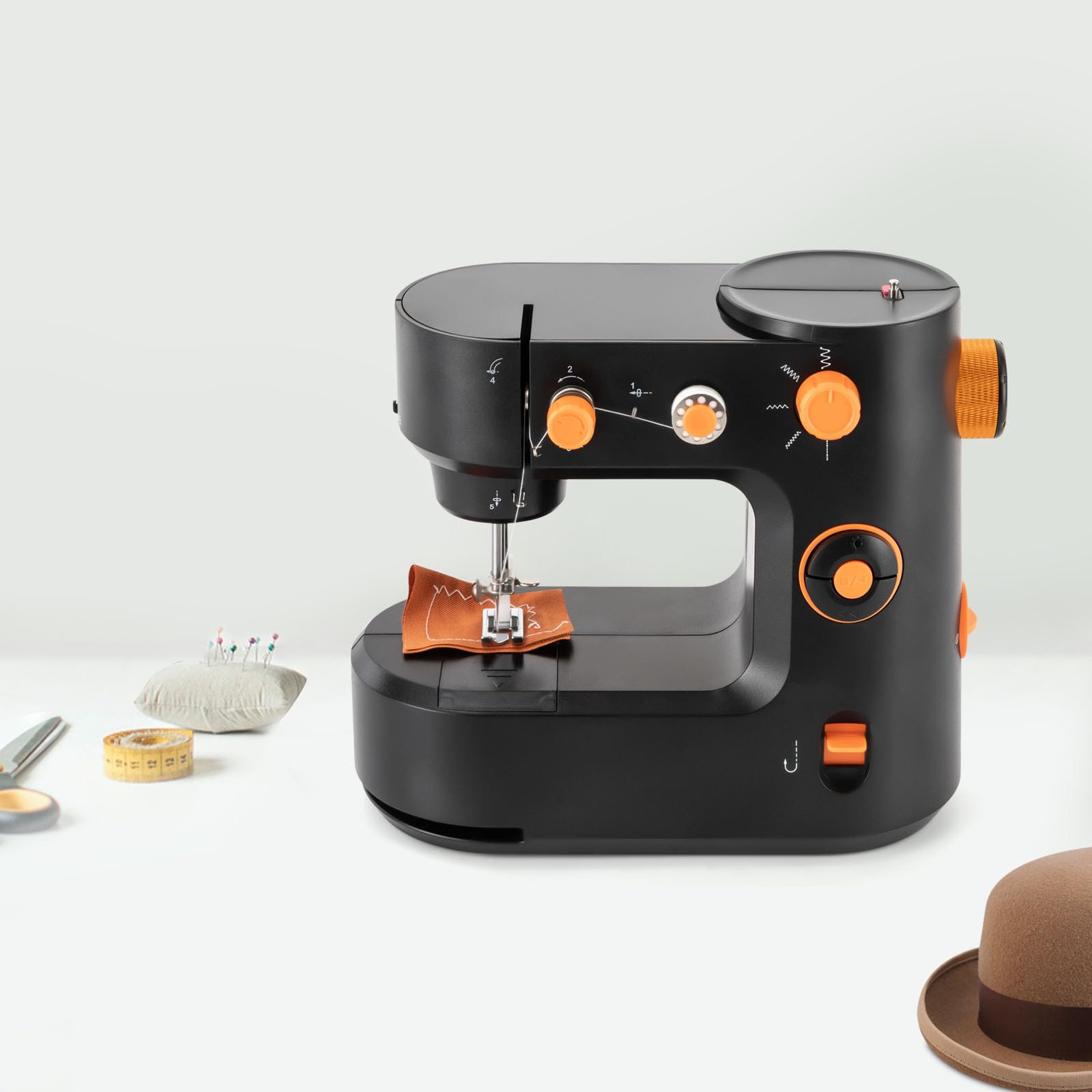 Mini Nähmaschine mit Fußpedal & LED – Tragbare elektrische Nähmaschine mit 2 Geschwindigkeiten & 5 Sticharten – Kompakt & leicht für Anfänger, Kinder & Haushalt (Schwarz)
