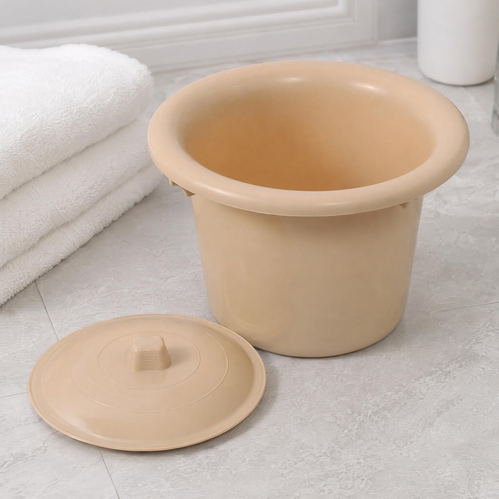 Pot de Chambre Adulte Seau Toilette Hygiénique Plastique avec Couvercle | Vase de Nuit Portable avec Couvercle Hermétique pour Chambre & Voyage. Seau Hygiénique Ergonomique en Plastique Épais