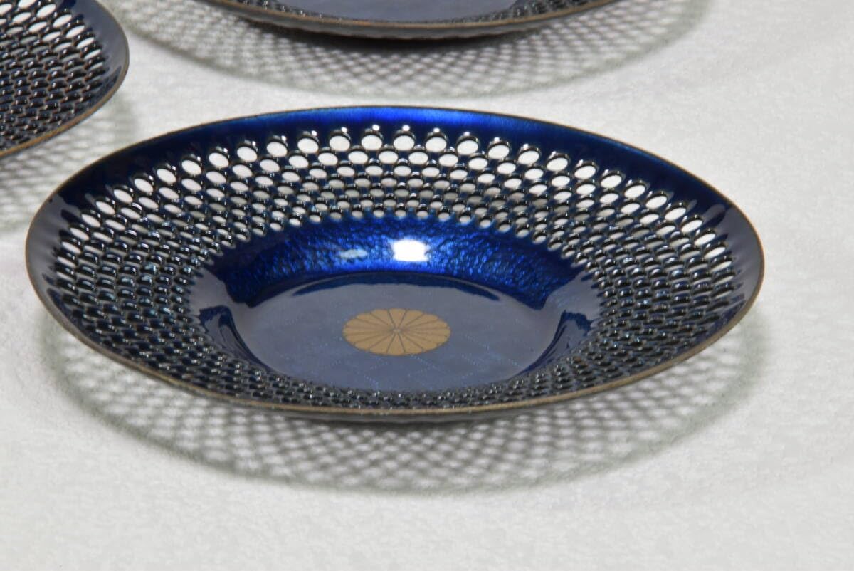 アンティーク 天皇陛下菊紋入スプ‐ン 5点セット 極 - DOMPUPROJECT.COM 皇室特製記念品 天皇陛下菊の御紋入 七宝銅製皿 5客セット 保管品 稀珍