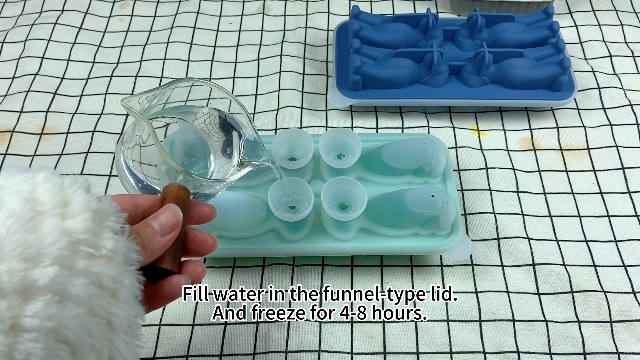 Molde de cubos de hielo en forma de perro labrador miniatura 7