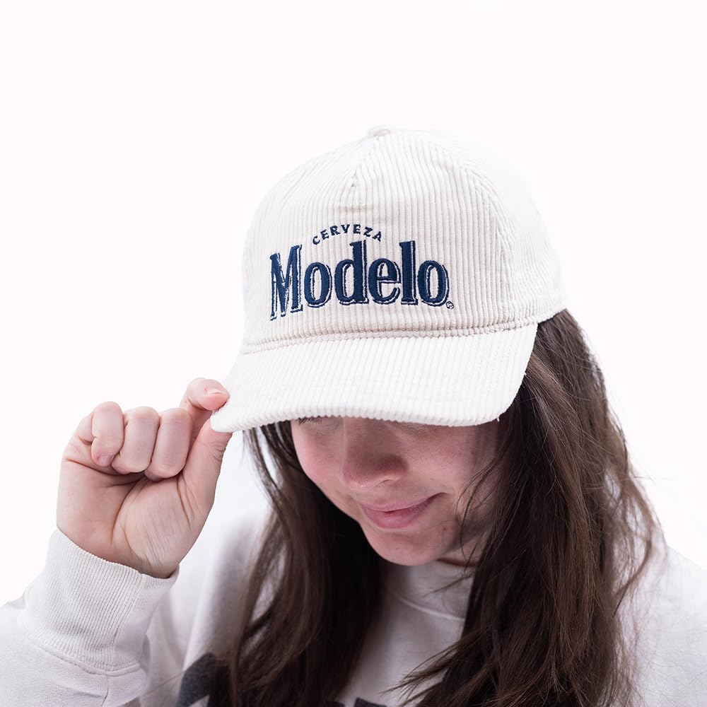 AMI Paris: Chapeau blanc cassé à ferrure à logo Ami de cœur | SSENSE France