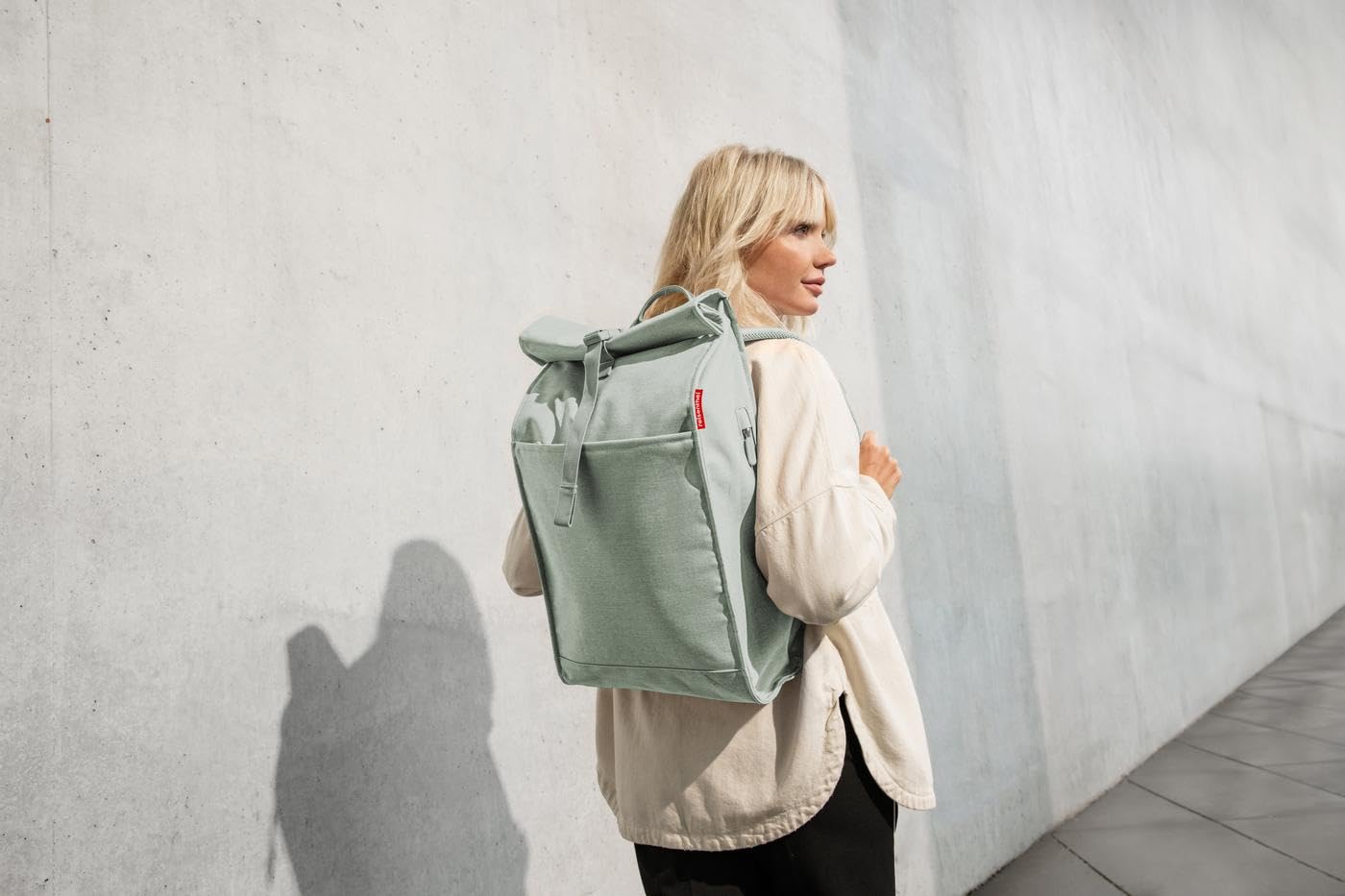 reisenthel urban rolltop backpack twist sage - urbaner und stylischer Rucksack, modernes Design, geräumiger Rucksack für Freizeit, Arbeitsweg und City-Trip