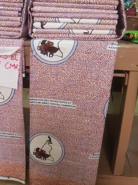 Tissu pagne wax Cameroun en coton respirant pour tailleur d'assistante