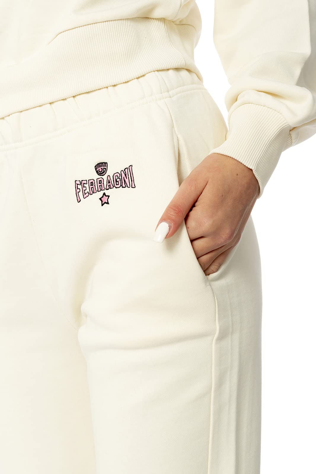 Chiara Ferragni Pantalone Jogger in Cotone Panna con Due Tasche e Logo Ferragni Rosa Ricamato nella Parte Anteriore. Beige Panna