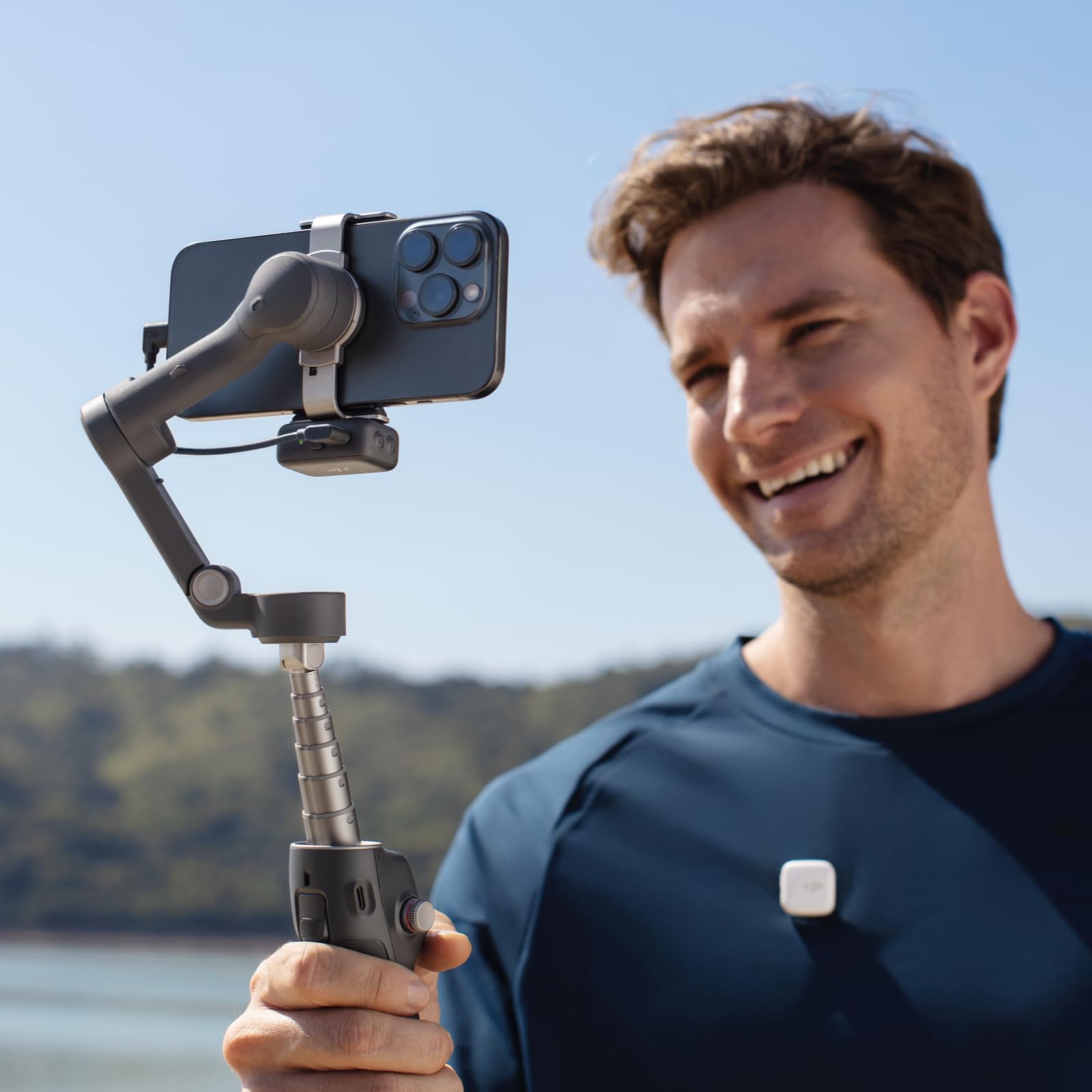 DJI Osmo Mobile 7P + Mic Mini TX (Polarweiß), Gimbal-Stabilisator für iPhone, Android, Natives Tracking, Audioempfang, Beleuchtung, 3-Achsen-Smartphone-Gimbal, Integrierter Verlängerungsstab & Stativ