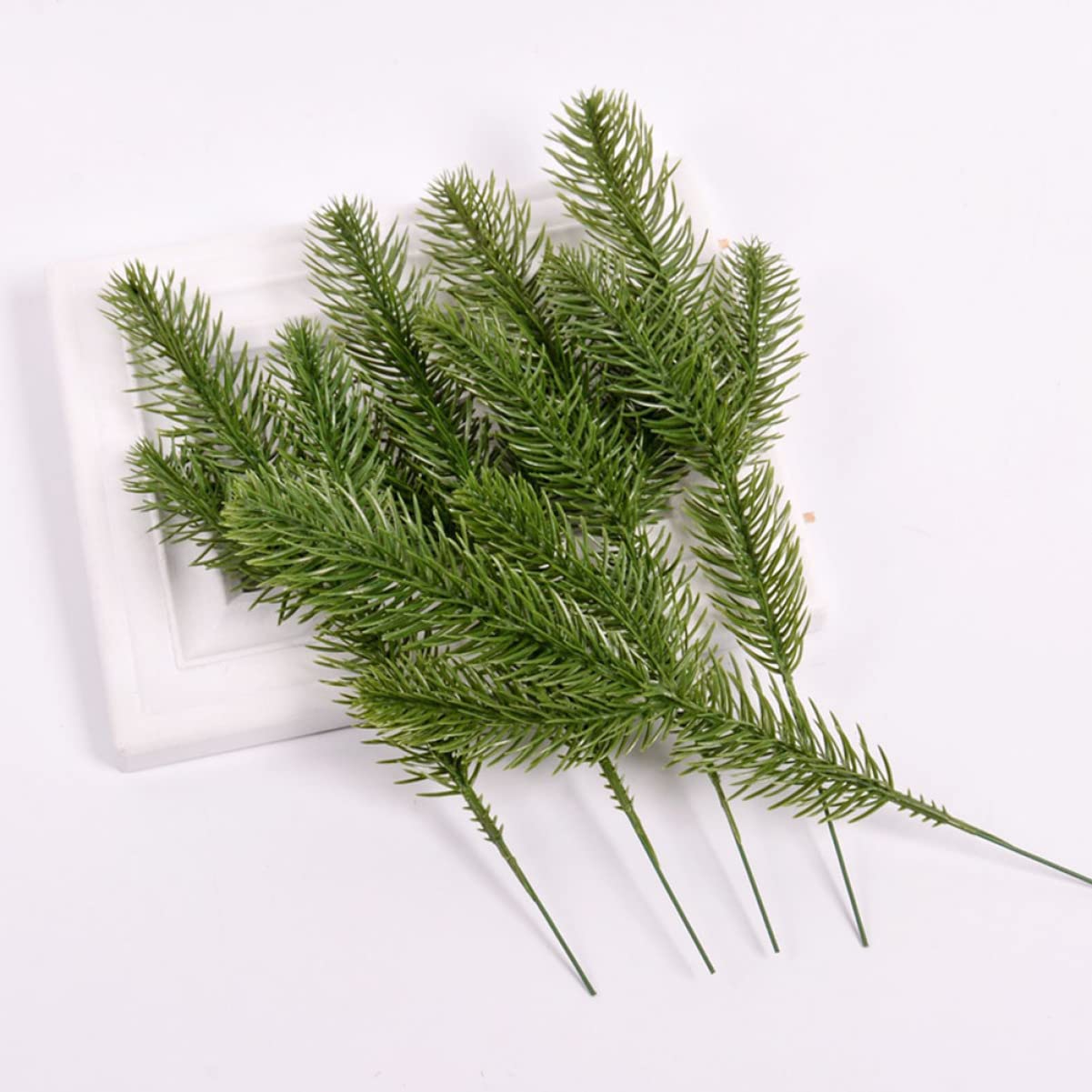 PRETYZOOM 3 Sätze Simulierte Dreizackige Kiefernnadeln Kleiner Falscher Kaktus Weihnachtliche Tischdeko Dekorative Weihnachtsgirlande Weihnachtsdekoration Rot Green Plastikblume 20 Stück * 3