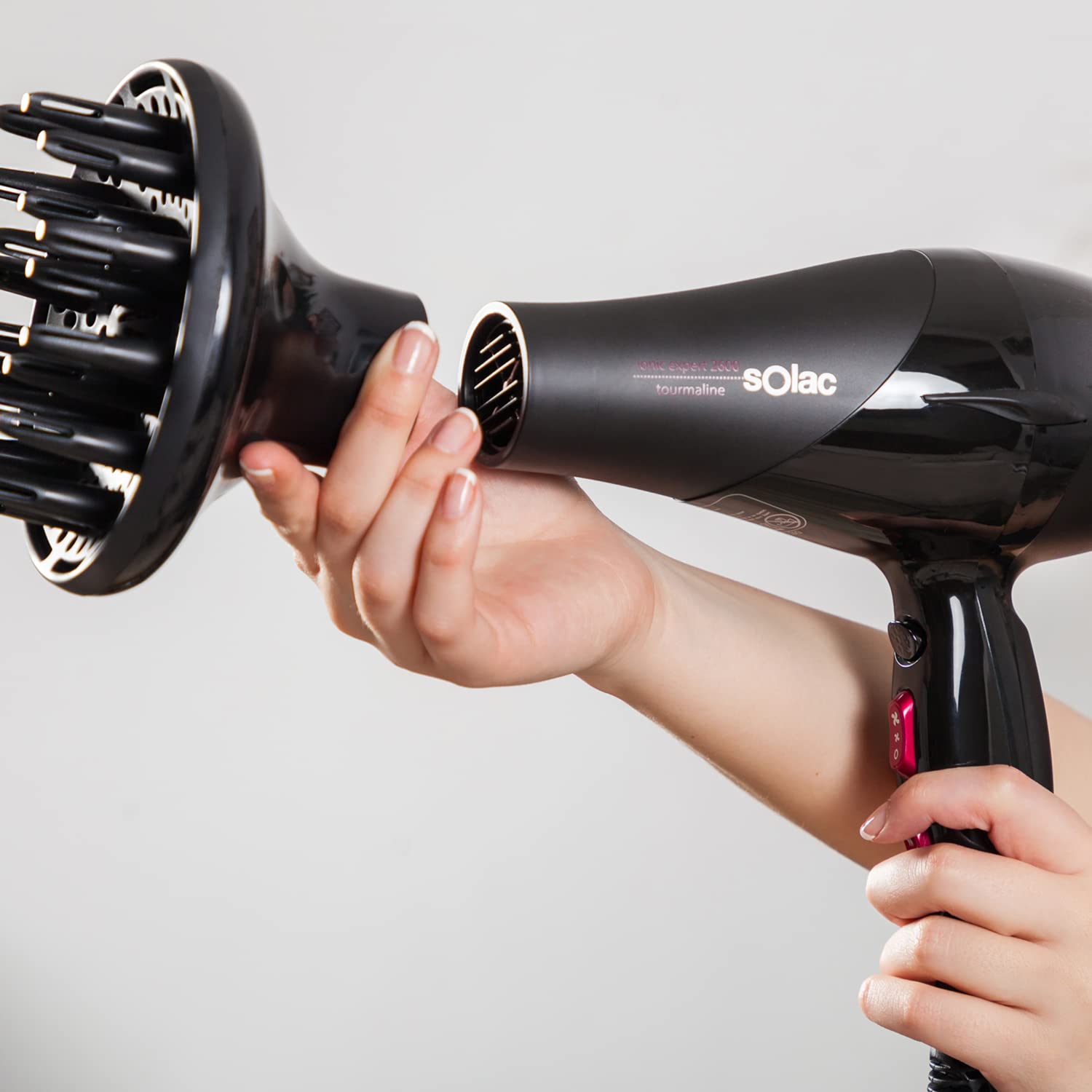 Solac - Secador de pelo profesional Tourmaline 2600W | 2 velocidades | 3 temperaturas | Botón aire frío | Motor AC | Protección Turmalina | Función iónica | 2 Accesorios: Concentrador Y Difusor