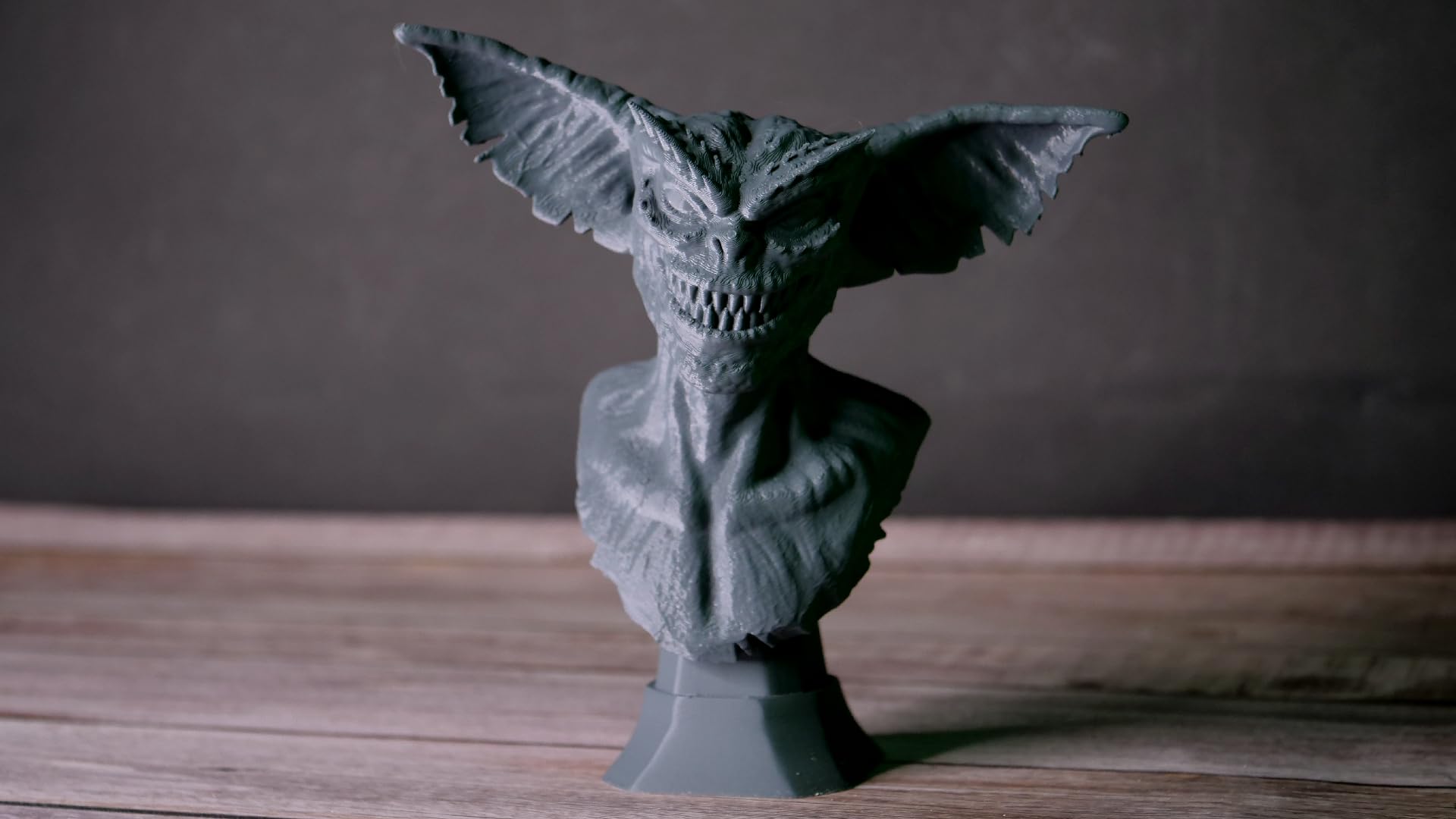 Fantasy Creature Bust Figurine - Perfect for Horror Enthusiasts and Unique Home Decor
