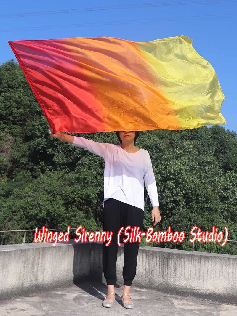 Winged Sirenny Ligera Bandera Flex de Seda para Danza 89x178 cm, Estandarte Pintado a Mano, para Baile Espiritual, Tribal, Fusión y Performance. Incluye Vara Flexible Portátil