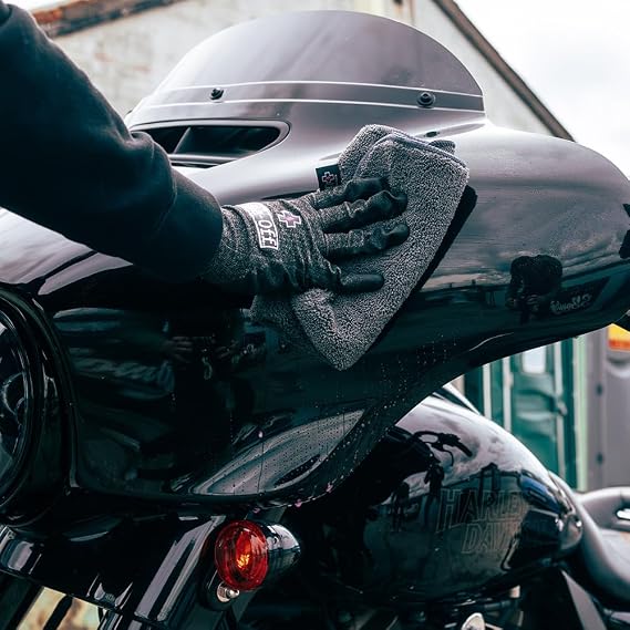 Muc-Off Motorcycle Waterless Wash & Protectant Kit - Motorcycle Cleaning Kit, Motorcycle Detailing Kit - Includes Waterless Wash and Protection Spray