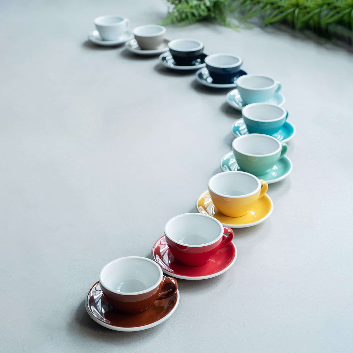 Loveramics Taza de café con platillo, tazas de café de cerámica de 10 onzas con fondo redondo para latte, capuchino, té, espresso, juego de tazas de cerámica de pared gruesa para barista, colores