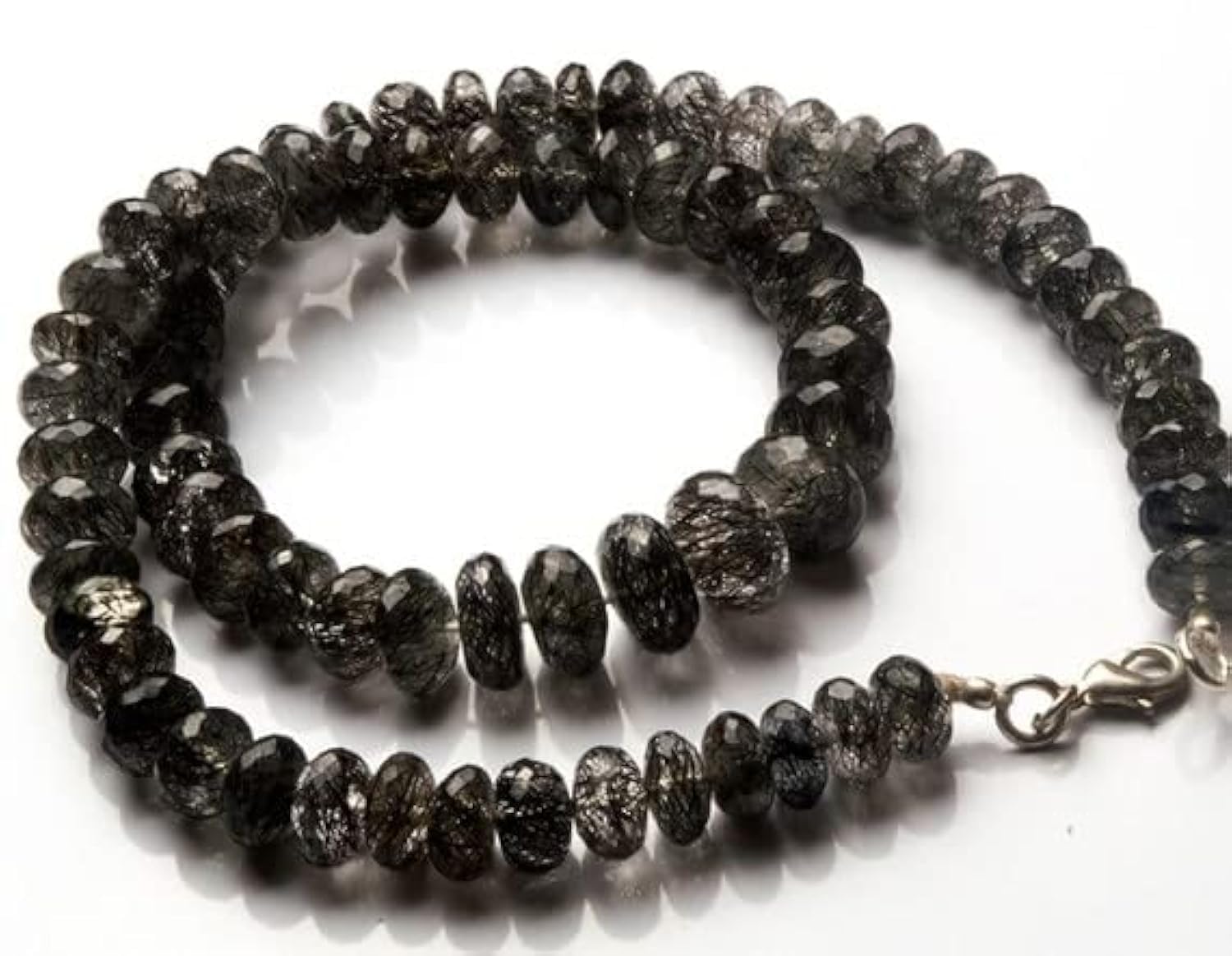 Rutilated Quartz Noir perles d'exception pour concevoir un bijou chargé d'histoire