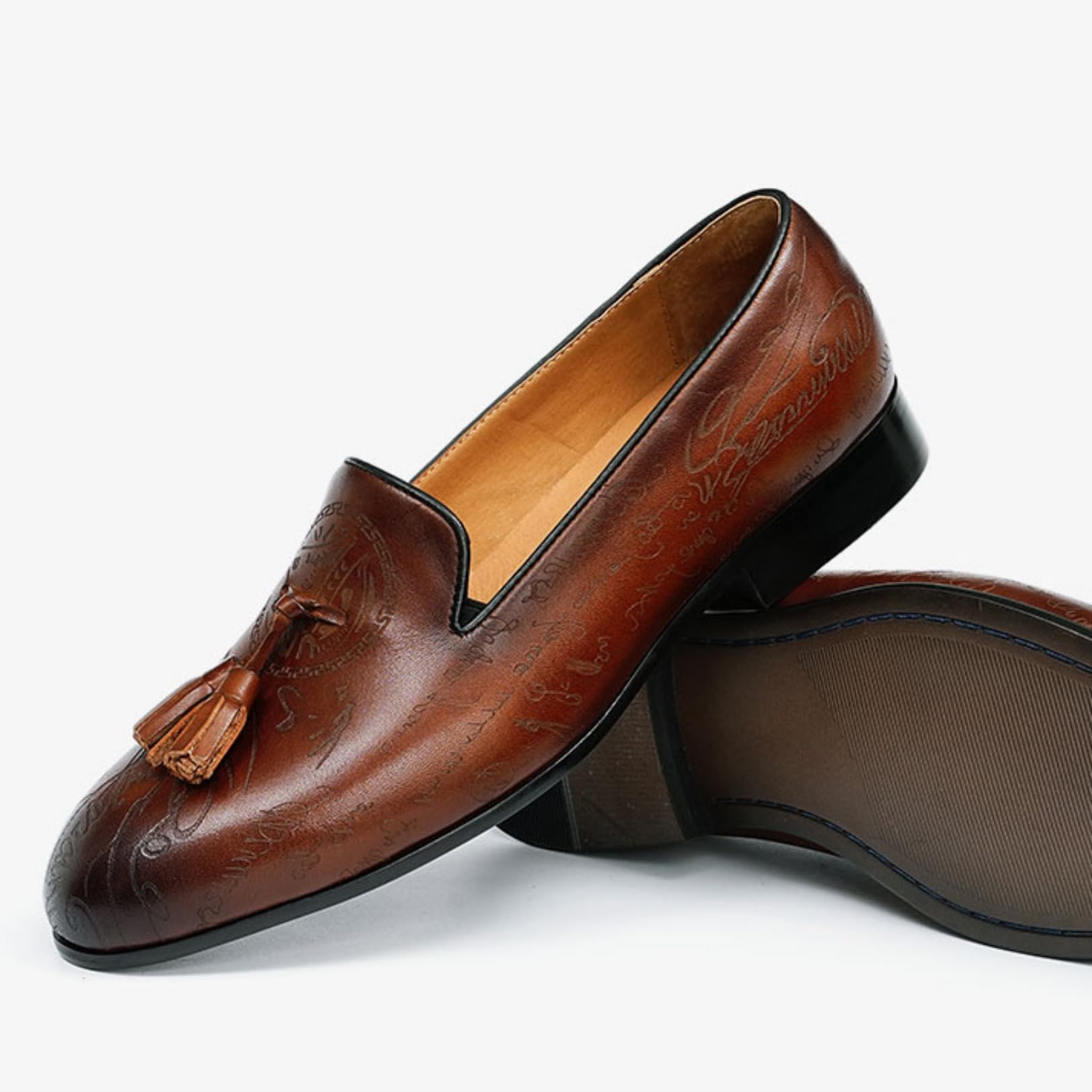 Genérico Mocasines Hombre con Borlas para Traje Boda Ceremonia | Mocasines sin cordones con borlas, diseño grabado y tacón 3 cm para traje, boda, oficina y eventos