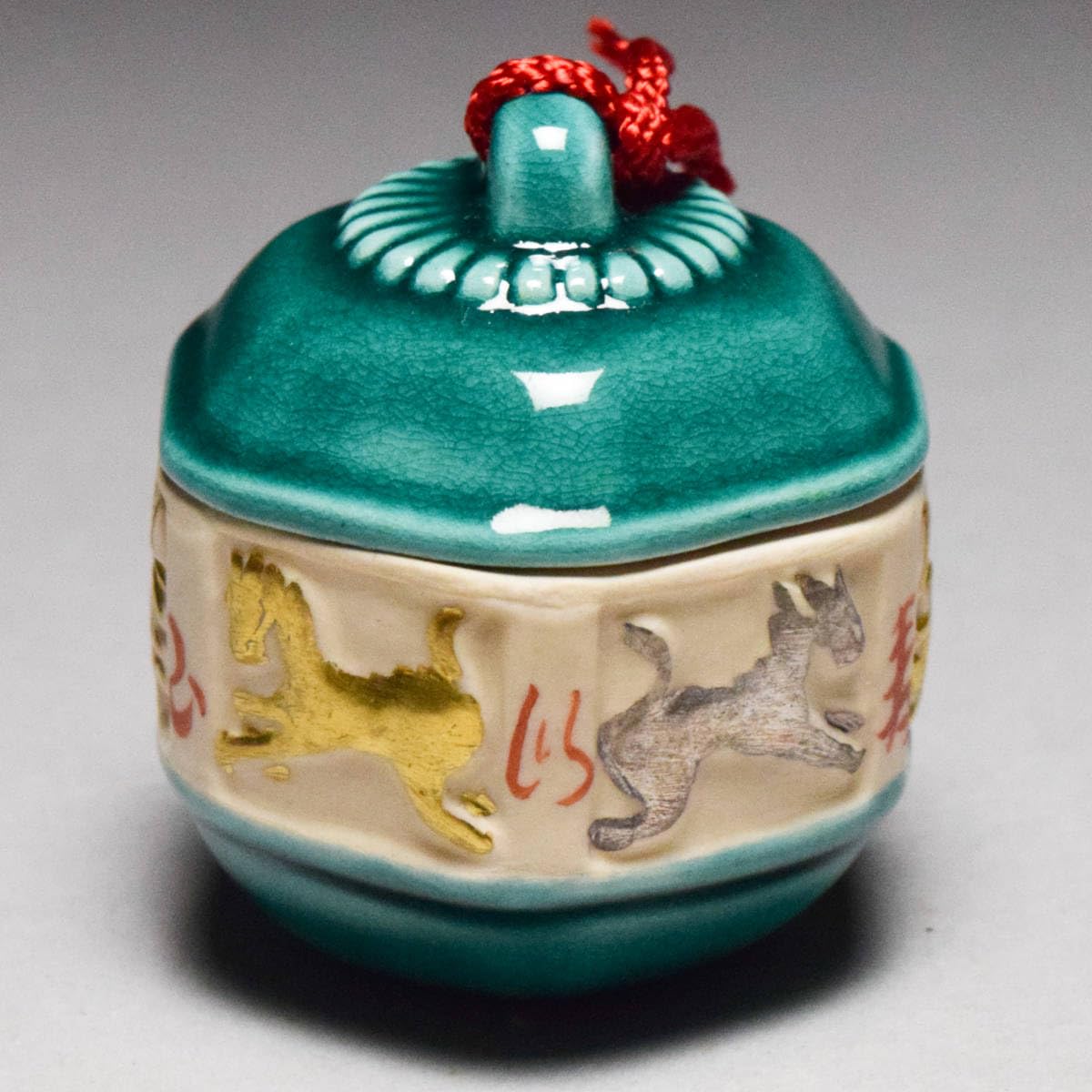 Amazon.co.jp: 琴浦窯和田桐山干支午[馬]香合B共箱共布茶道具庚午鈴