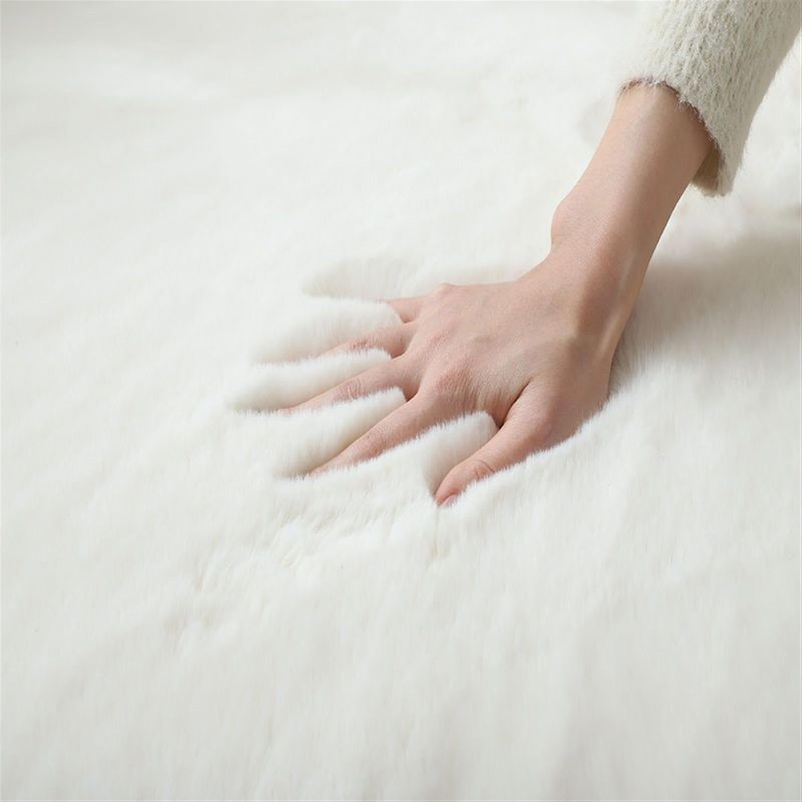 Tapis longue peluche beige 140x200 pour chambre fille et descente de lit antidérapante