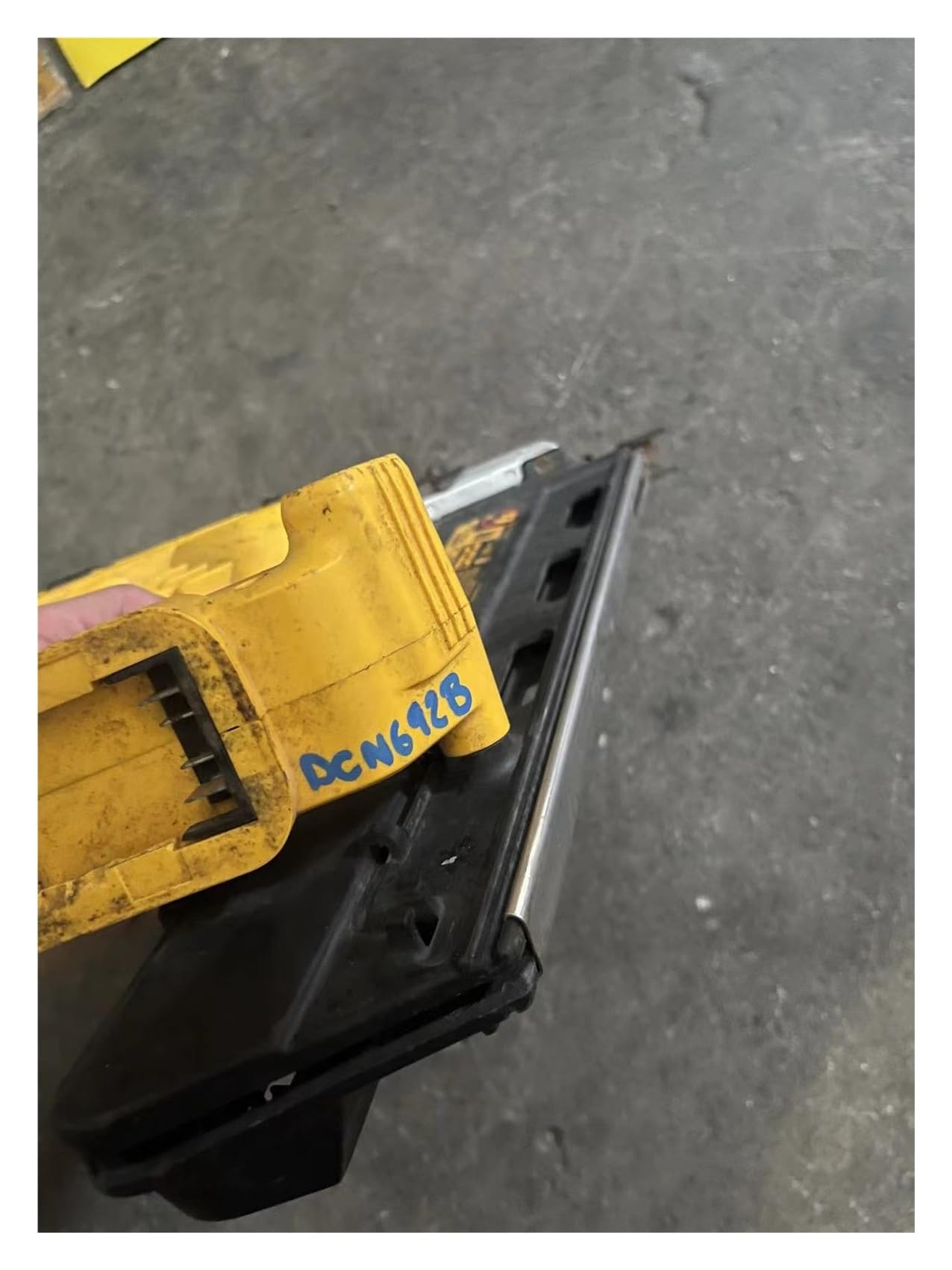 Clavadora De Inalámbrica Tipo 3 DCN692N 18V XR Sin Escobillas (solo Cuerpo) Seguridad y comodidad