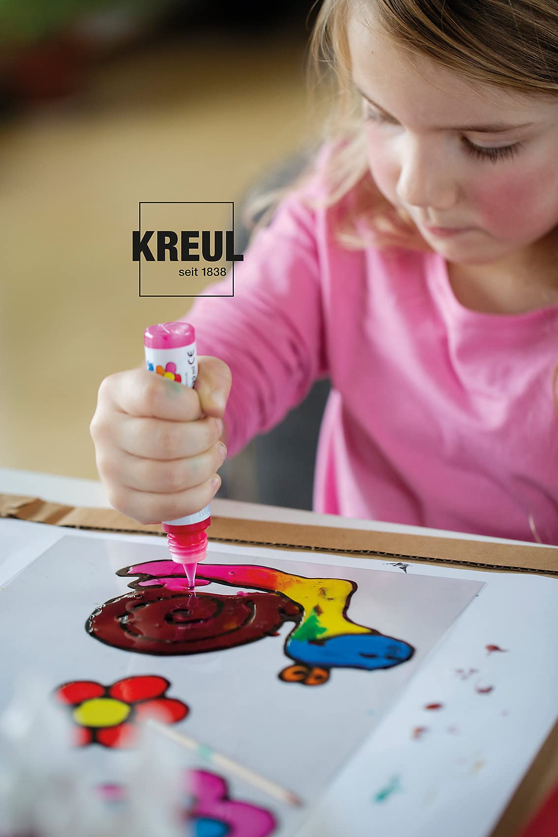 KREUL 24451 - Mucki Window Color Mały Świat Zwierząt - zestaw z 7 kredkami do kolorowania okien o pojemności 29 ml, plastikowymi kartami i szablonami, wegański, bezglutenowy, bez laktozy