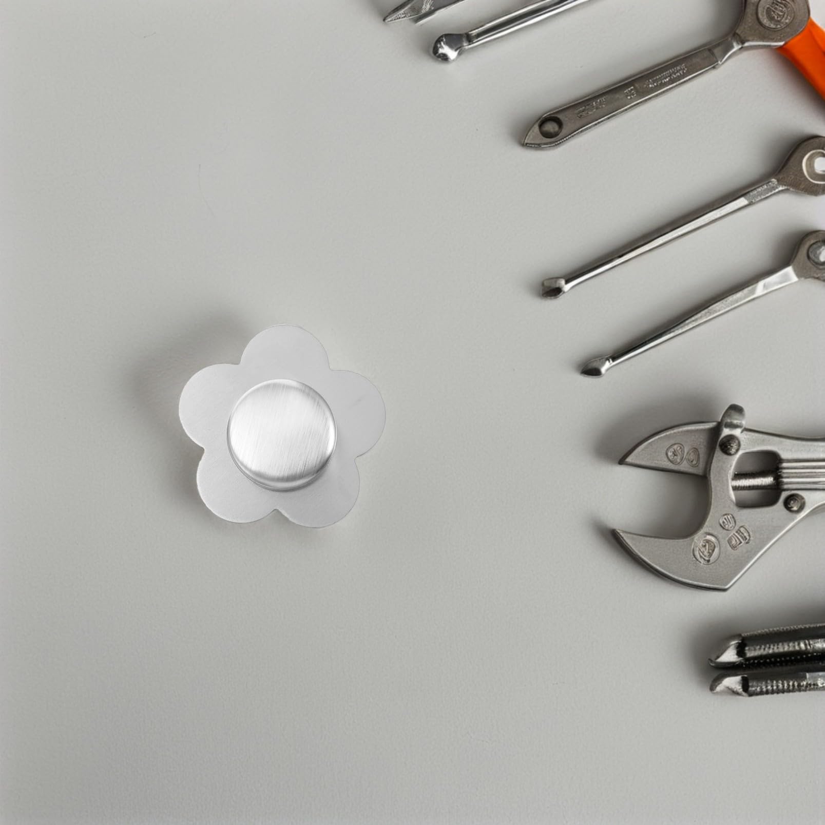 Toyvian Magnetico Pesi per Tovaglia in Acciaio Inossidabile Fissatore Antivento Forma di Fiore per Tovaglie da Esterno Impermeabili e Resistenti Design Liscio e Protettivo per Tavoli