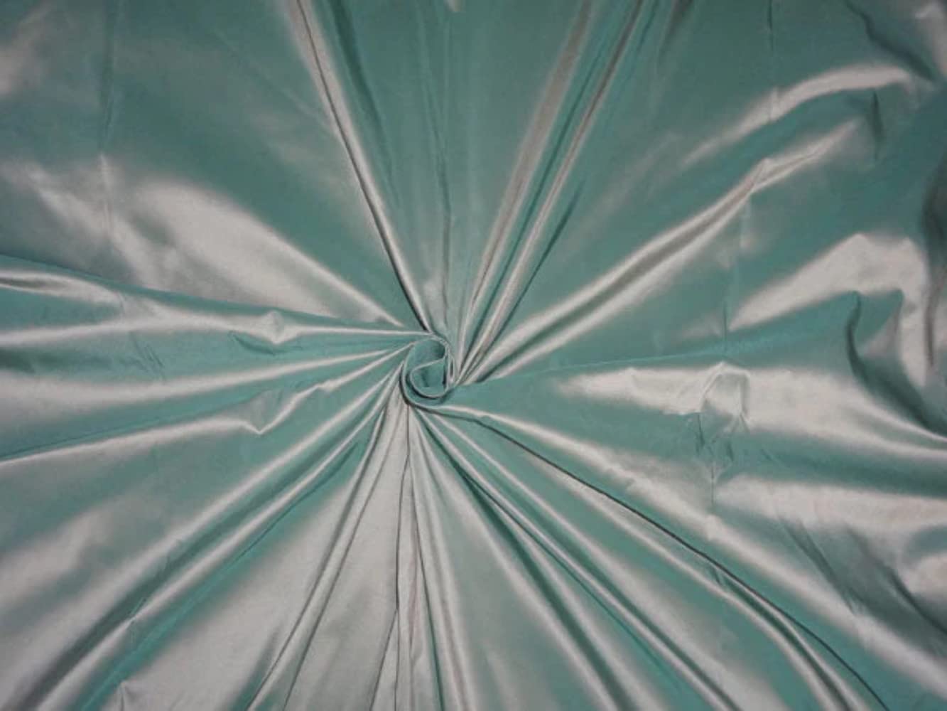 Taffetas de soie rigide pour coudre une robe de soirée structurée chic - 2