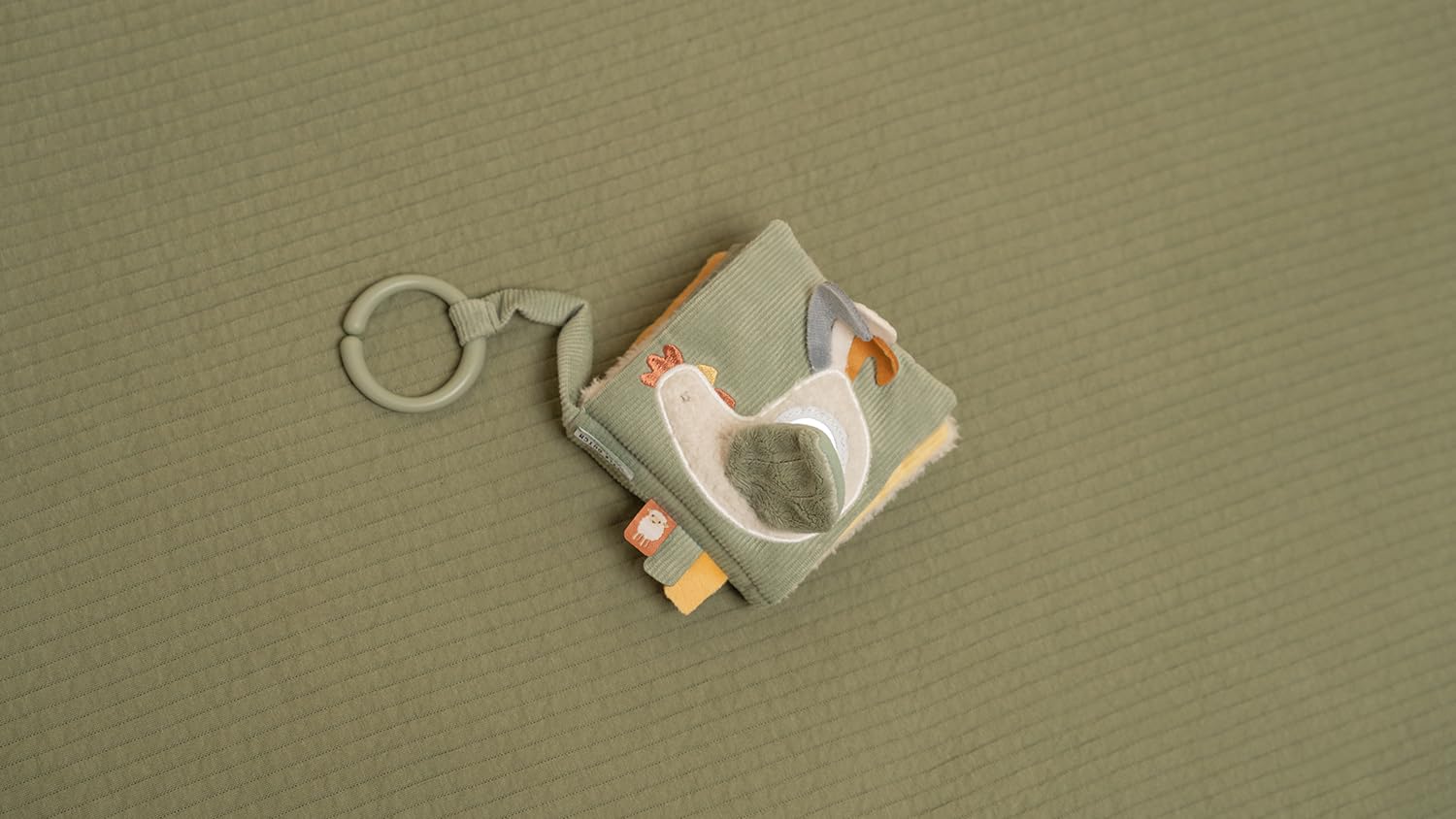 Little Dutch 8819 Libro de tela para cochecito, libro táctil verde - Granja pequeña (11,5x11,5x4 cm)