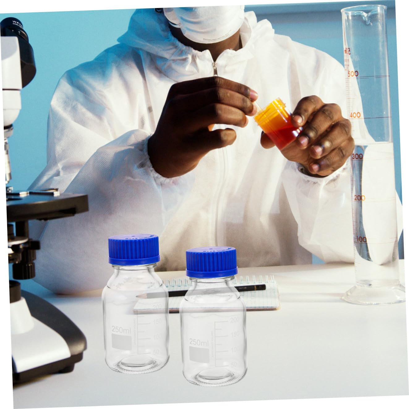Set 4 Pezzi Bottiglie di Reagente in Vetro Vuote con Tappo a Vite Blu, 250ml, Riutilizzabili e Resistenti All'usura, per Laboratori e Applicazioni Didattiche