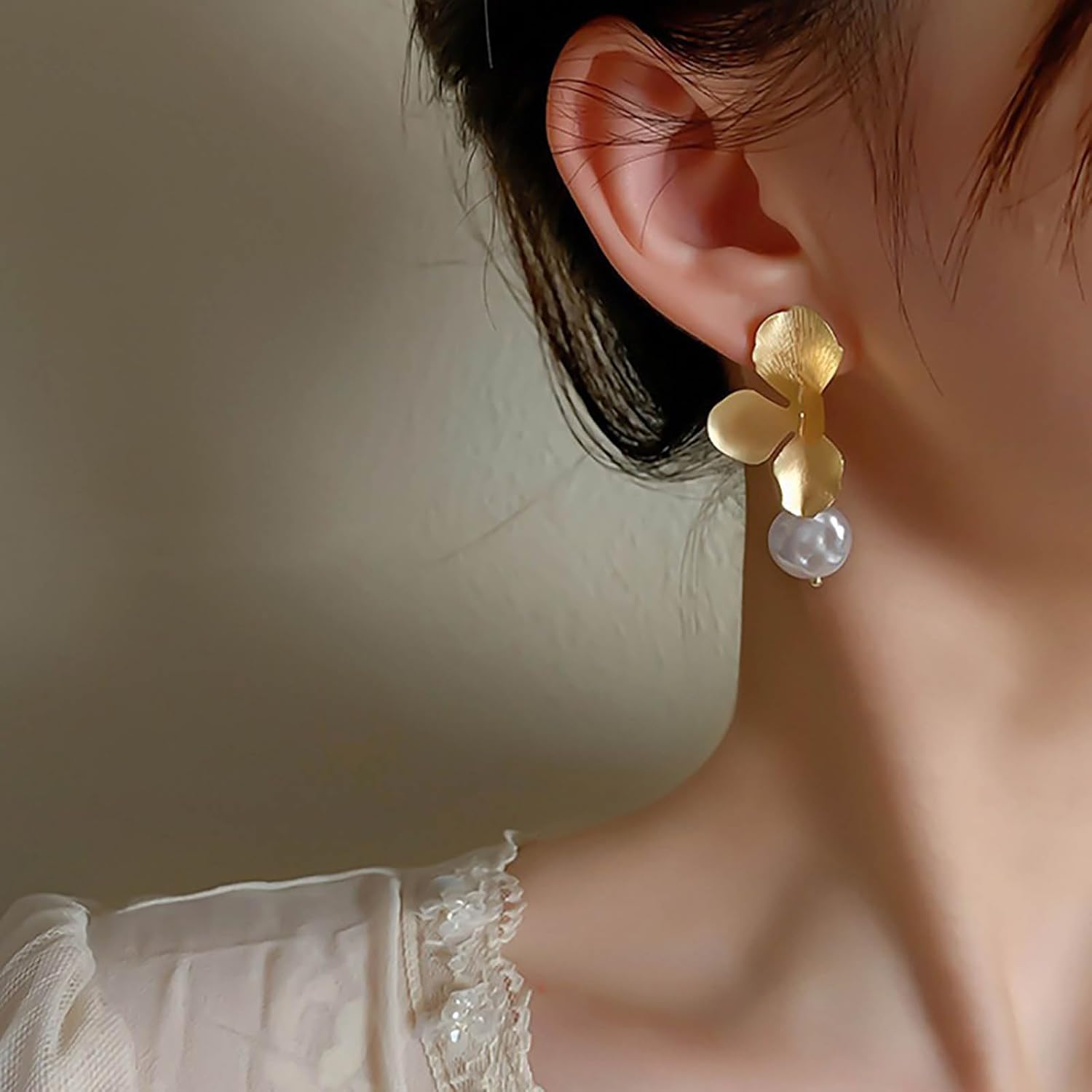 Andelaisi Boho Flower Pearl Drop Earrings Gold Pearl Flower Earrings Vintage Pearl Dangle Earrings Baroque Pearl Earrings Jewelry for Women - Image 5