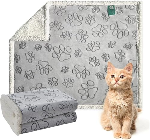 Qeils Mantas para perros y gatos, impermeables, lavables, sherpa, felpa reversible de 25 x 30 pulgadas, estampado de patas grises