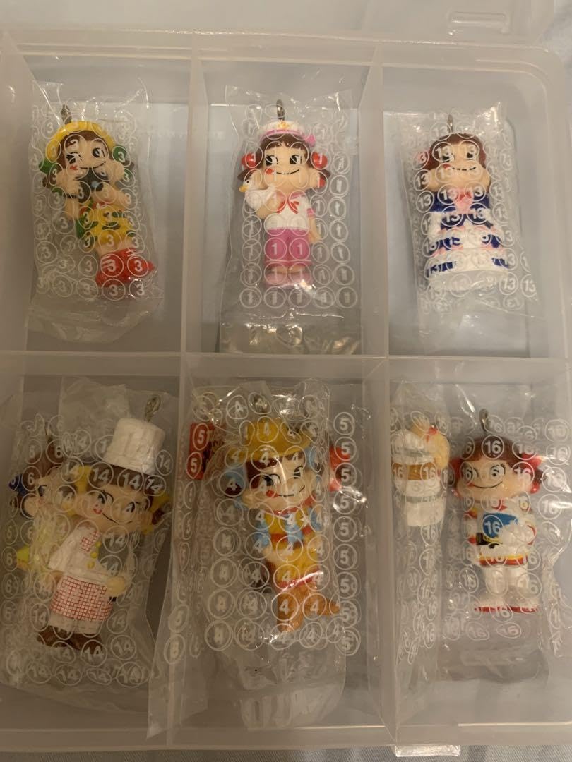Amazon.co.jp: 不二家ペコちゃんポコちゃんキーホルダーおまけ : おもちゃ