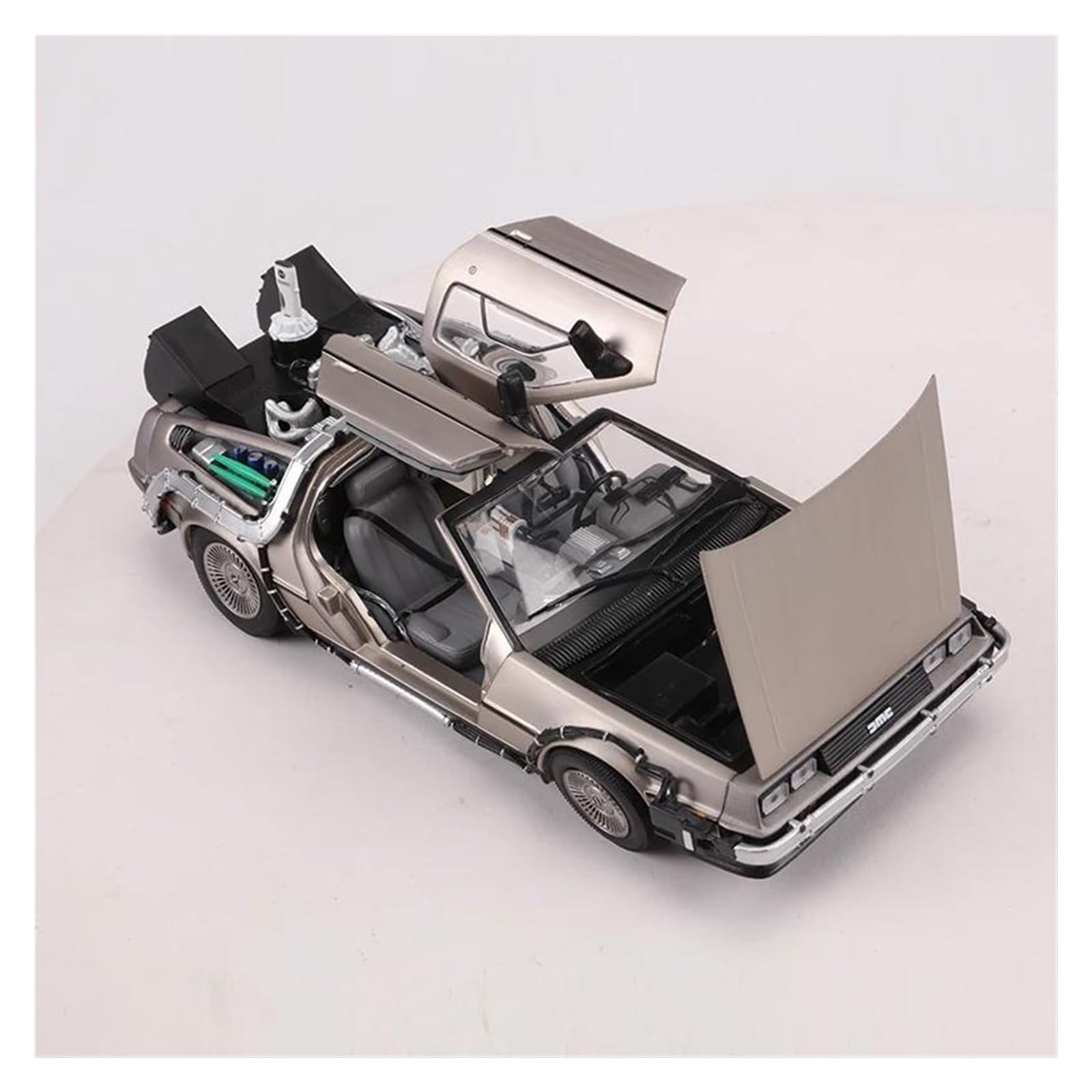 Scale Finished Model Car 1：18 for Delorean DMC 12 Back to