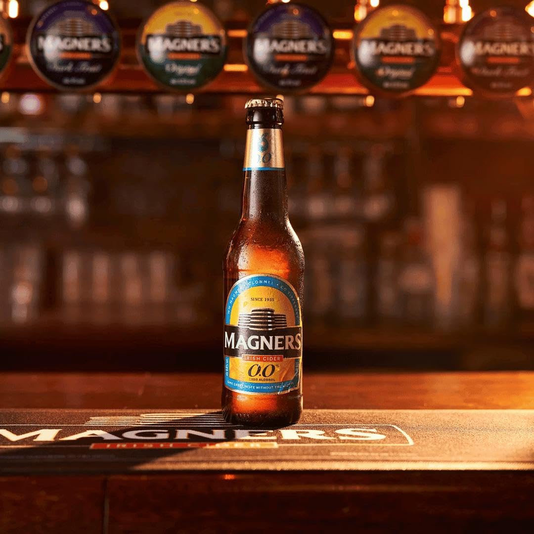 Magners 0.0 Lot de 24 bouteilles de cidre irlandais, sans alcool | 2 tapis de bière Celebration Spirits