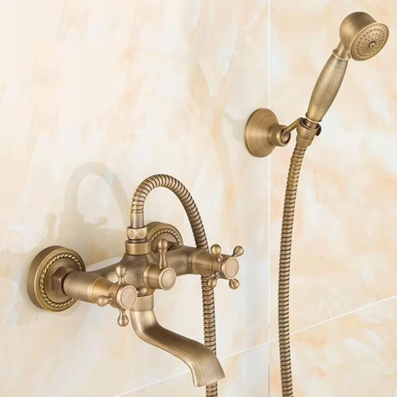 Mitigeur mural pour baignoire rétro pour créer une salle de bain spa